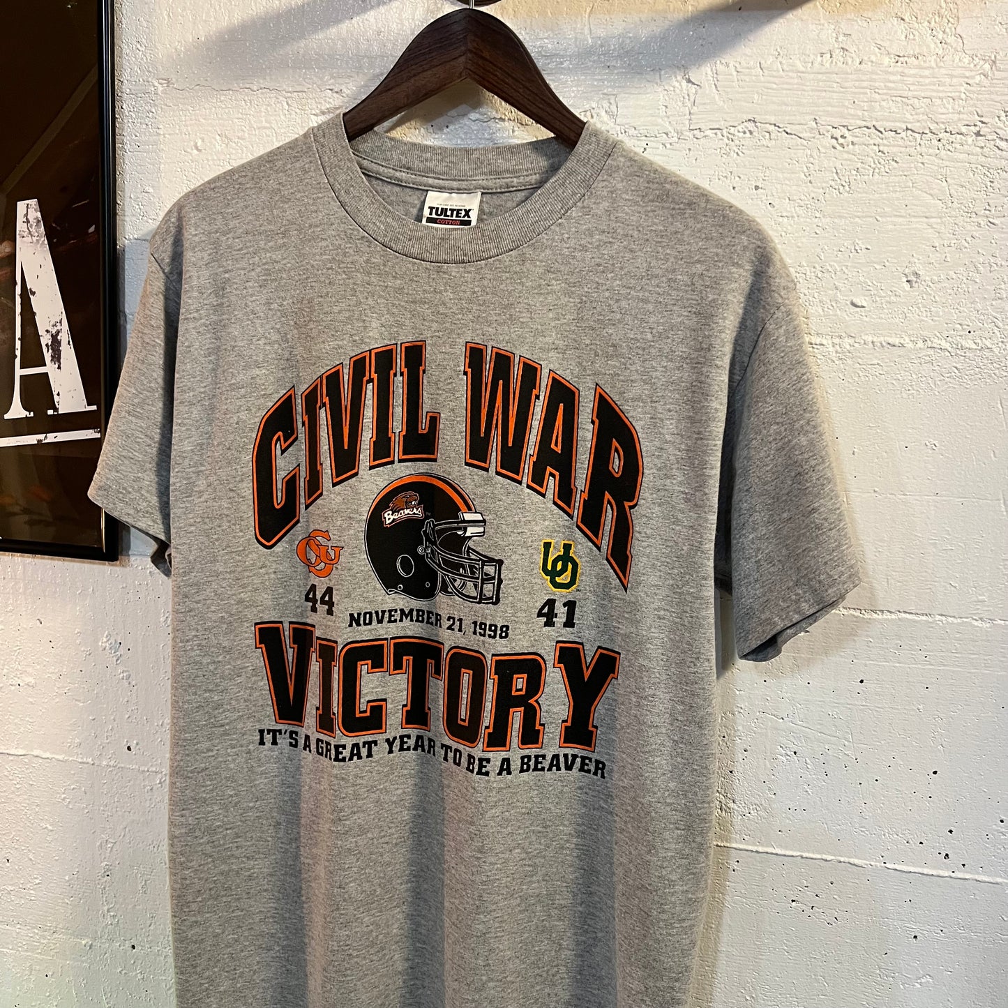 Vintage 1998 Oregon State University Beavers Football ‘Civil War Victory’ T-Shirt - Size Medium - Grey/Multicolor