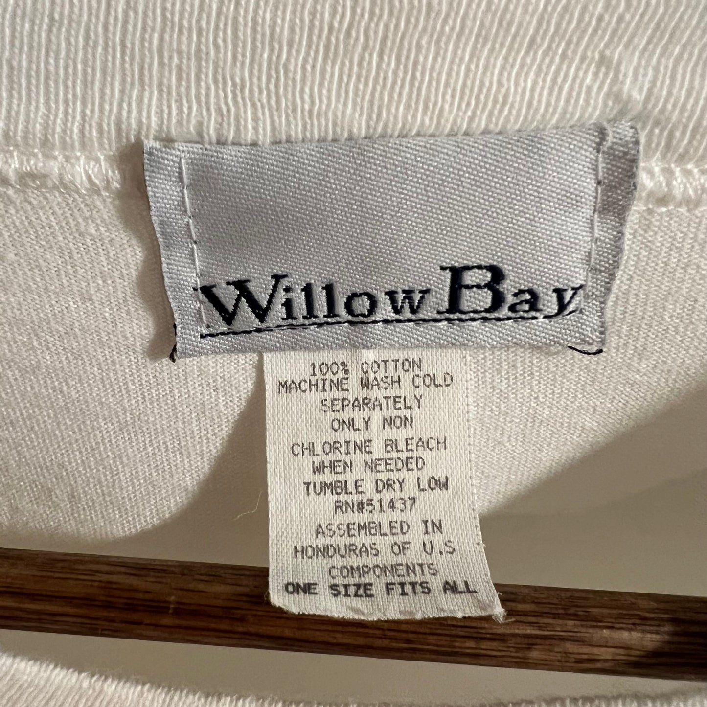 Vintage 2000's Willow Bay 'Home Garden' Graphic T-Shirt - Size Medium - White/Multi