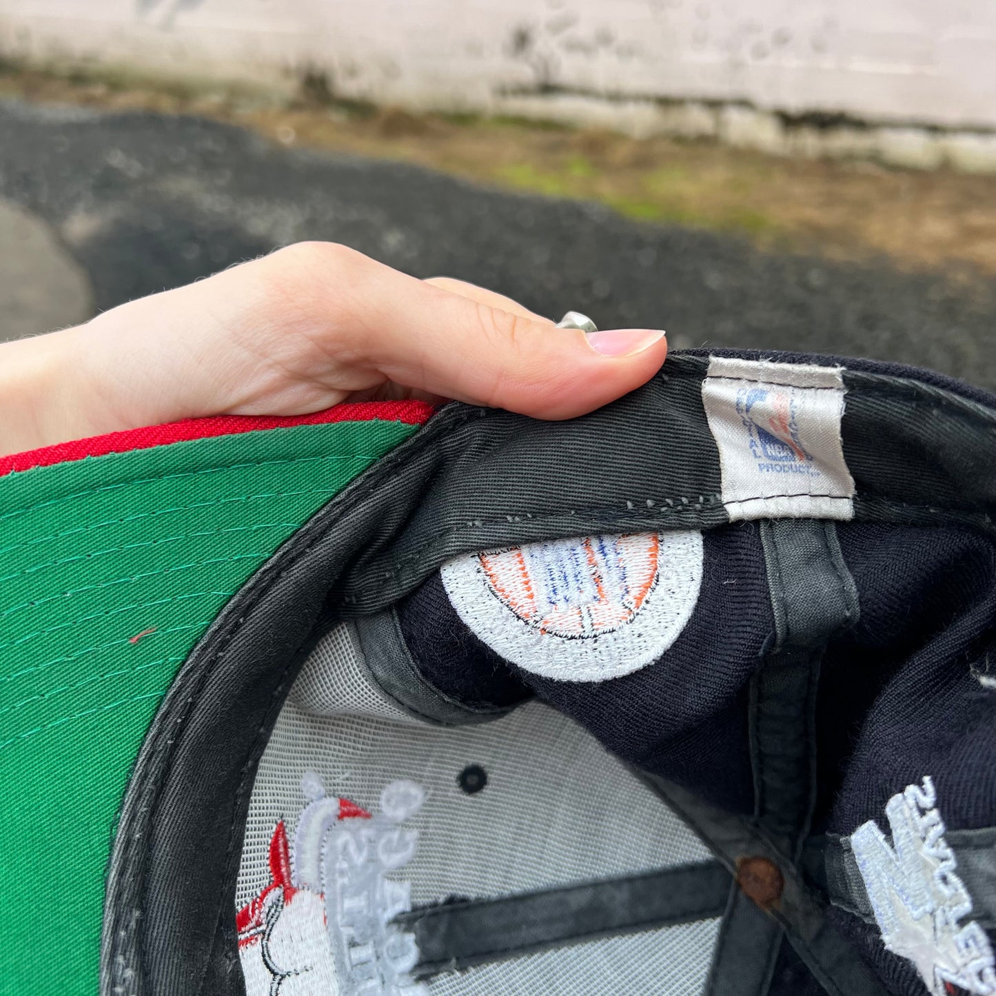 Vintage 90's Chicago Bulls Starter Wool Fitted Hat - Size 7 - Black/Red