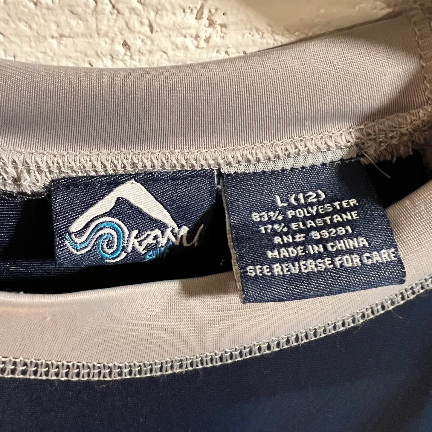 2000's Kanu Surf Short/Raglan Sleeve Rashguard - Size Large (12) - Blue/Grey