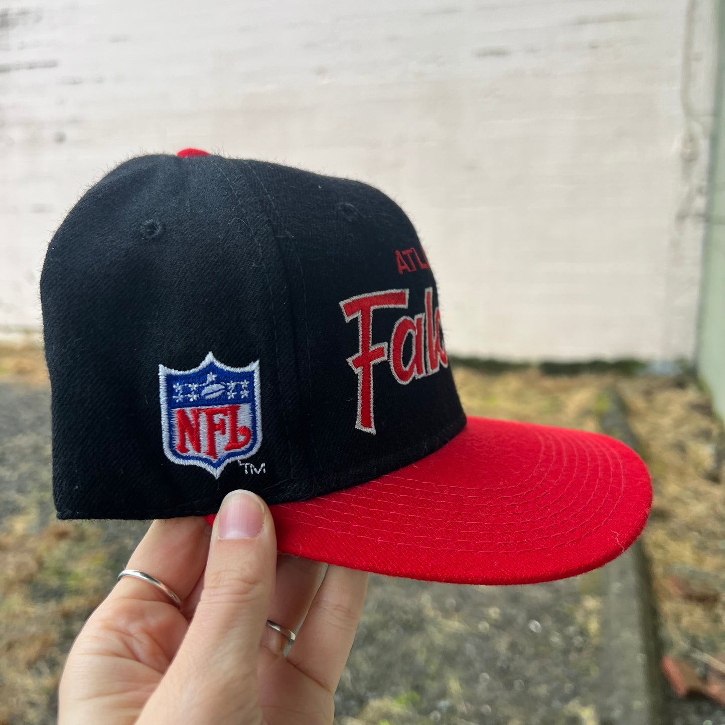Deadstock Vintage Sports Specialties Atlanta Falcons Script Fitted Wool Hat - Size 7 1/4 - Made In USA - Black/Red/White/Green - 100% Wool