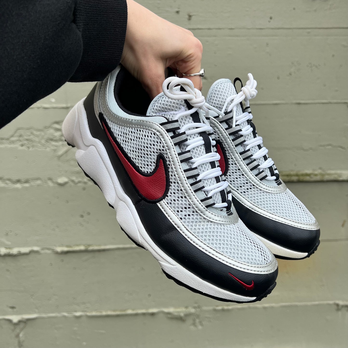 *Pre-Owned*2016 Women's Nike Air Zoom Spiridon "Silver Red' - Size 7.5W/6M - 905221-002