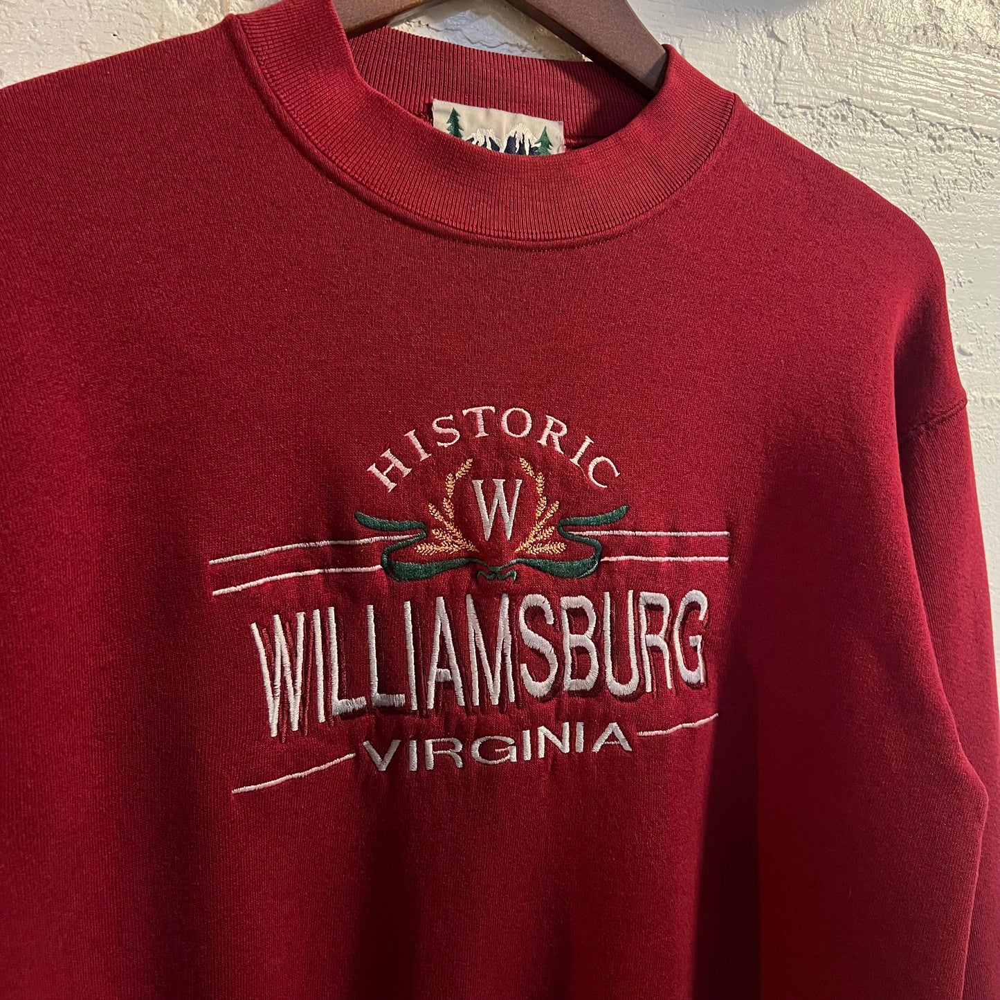 Vintage Embroidered Williamsburg Virginia Crewneck Sweatshirt - Size Small - Maroon