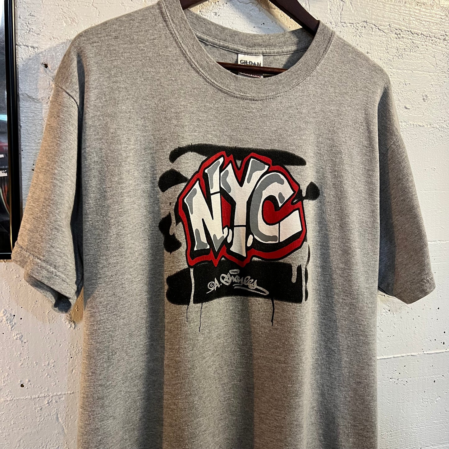 Vintage Andre Charles 'NYC' Graffiti Artist T-Shirt - Size Large - Grey/Red/White/Black