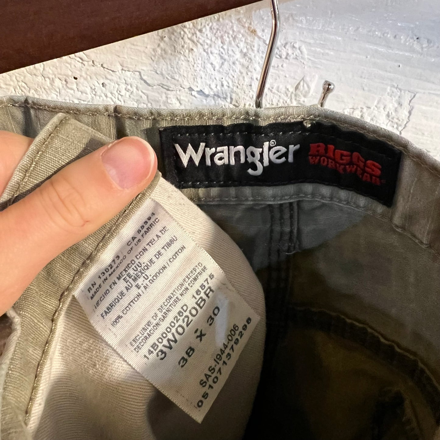 Vintage Distressed Wrangler Riggs Workwear Cargo Pants - Size 36x30 - Khaki Green