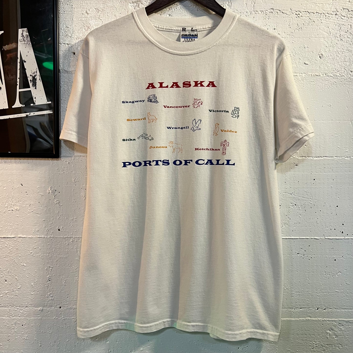 Vintage 2000's Alaskan Ports Of Call Graphic Souvenir T-Shirt - Size Medium - White/Multi