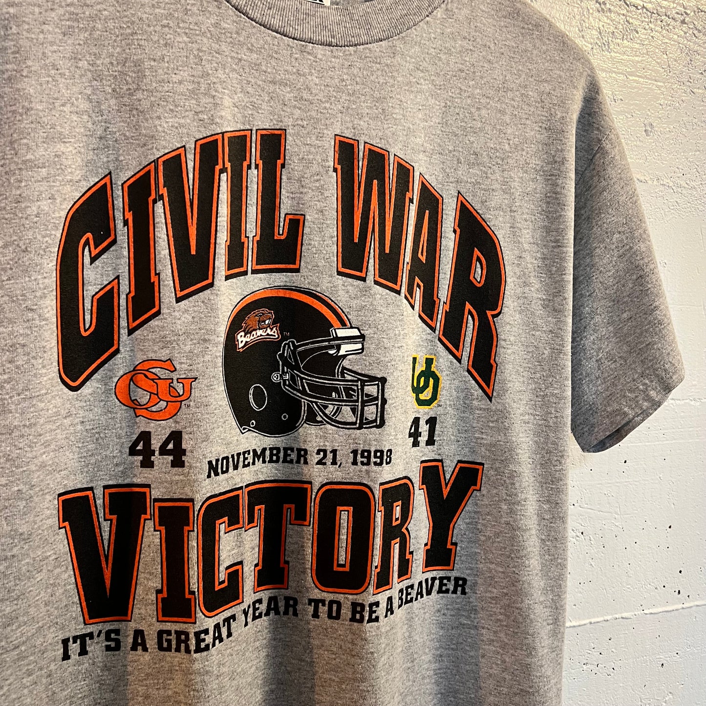 Vintage 1998 Oregon State University Beavers Football ‘Civil War Victory’ T-Shirt - Size Medium - Grey/Multicolor
