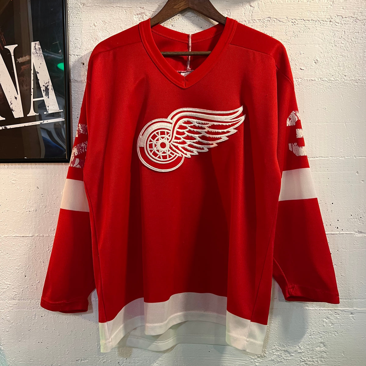Vintage Faded Detroit Red Wings ‘Cheveloae #32’ Hockey Jersey - Size Medium - Made In USA - Red/White