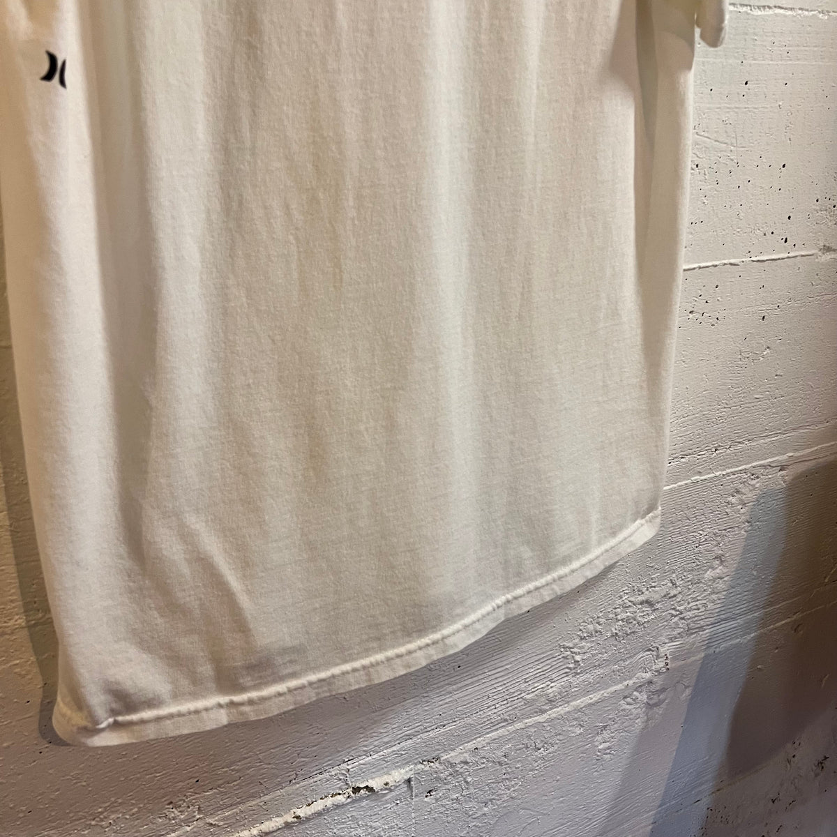 Vintage Early 2000’s Hurley Int. Freedom Co. Skateboarding T-Shirt - Size Medium - White/Black/Red