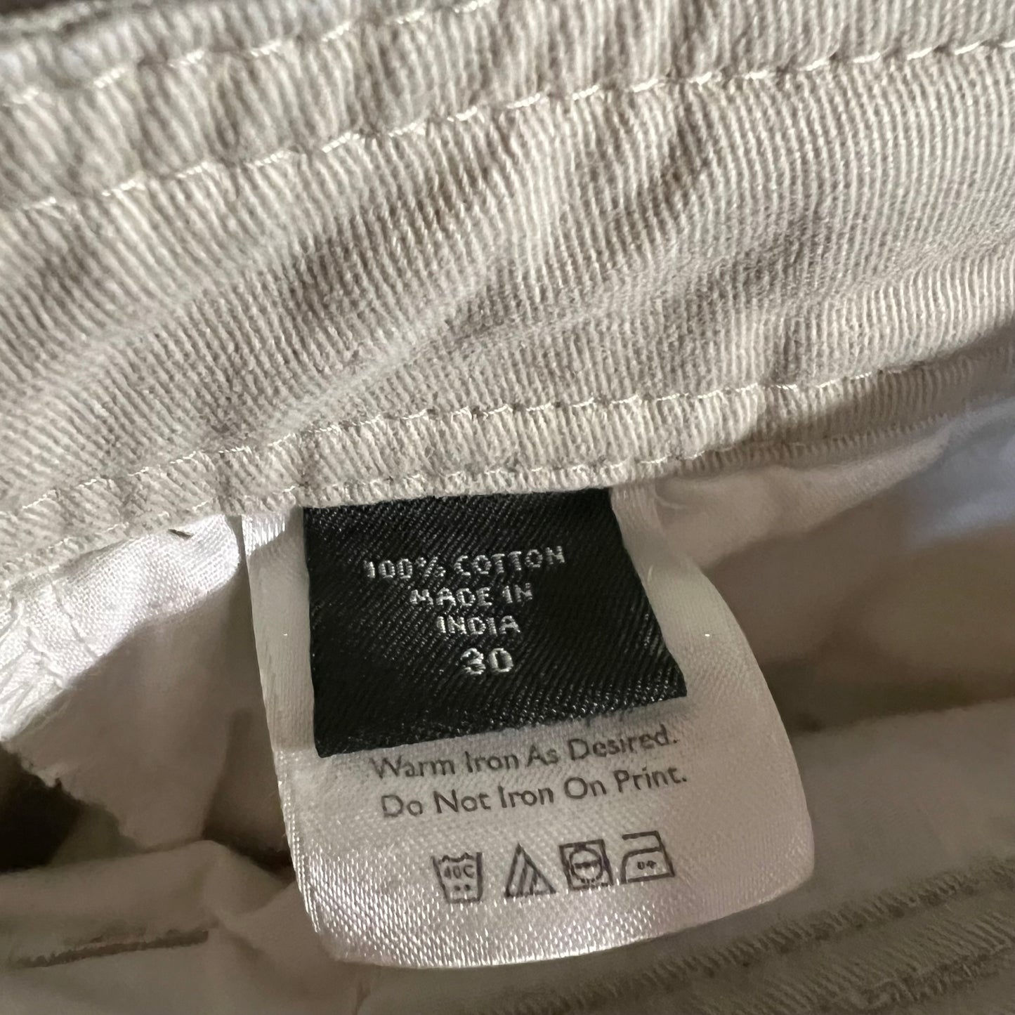 2000's Eddie Bauer Khaki Cargo Shorts - Size 30" - Khaki