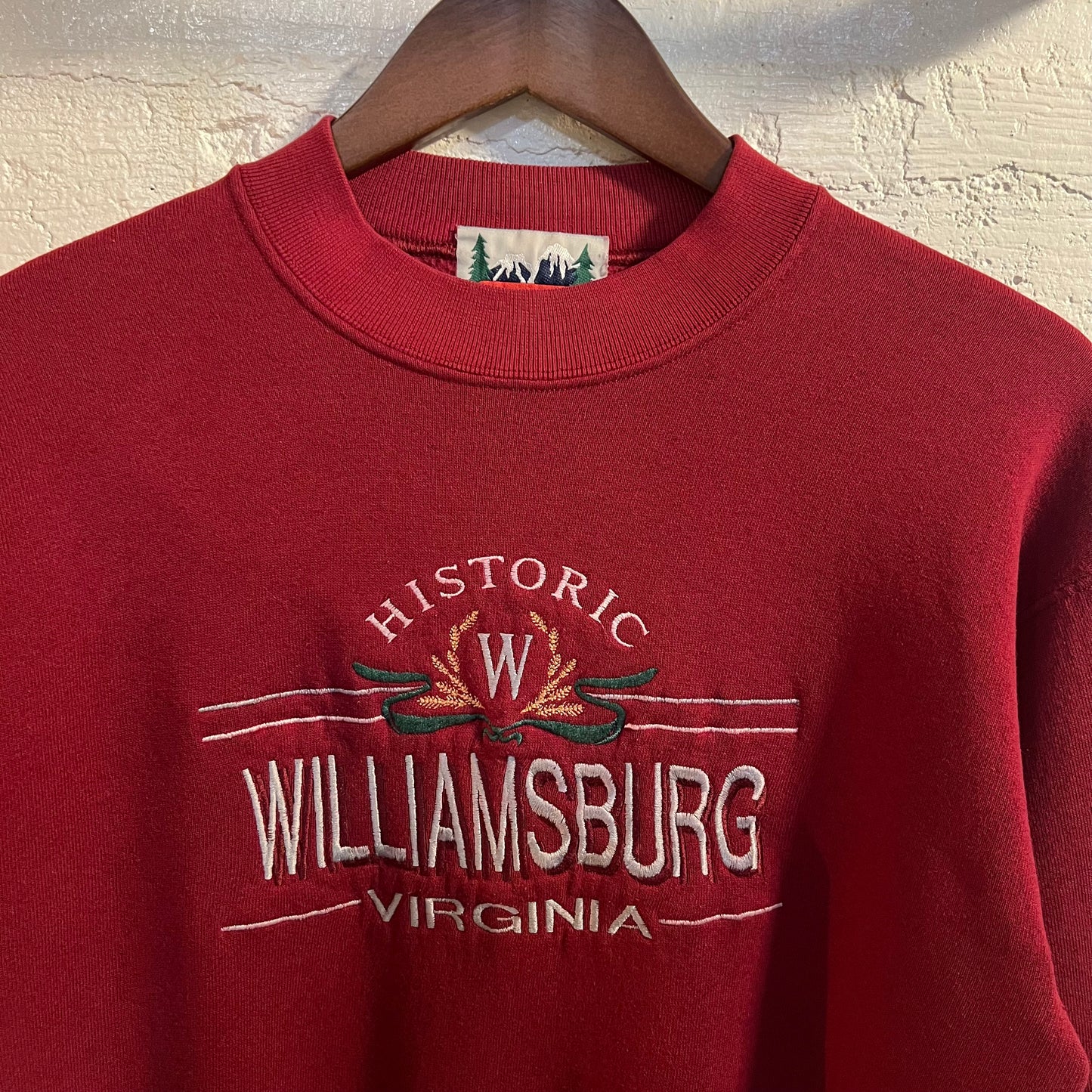 Vintage Embroidered Williamsburg Virginia Crewneck Sweatshirt - Size Small - Maroon
