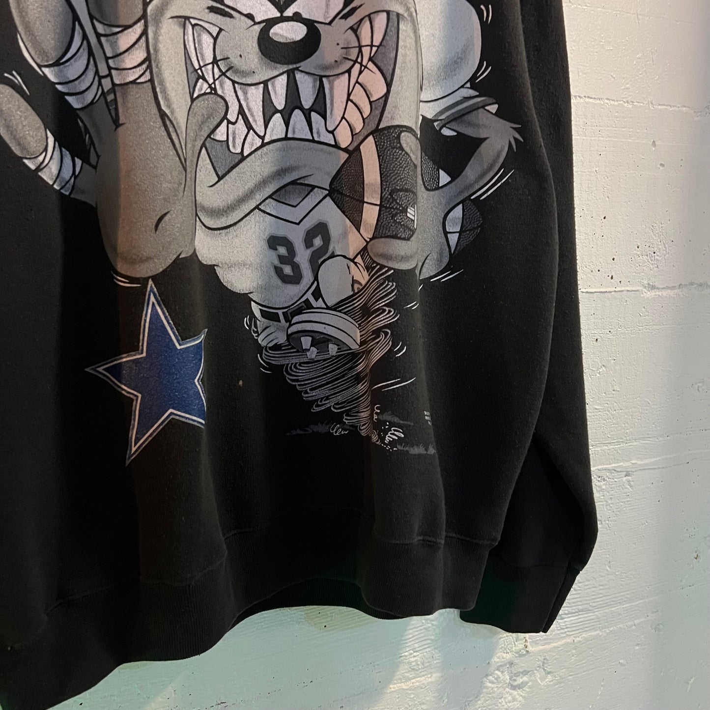 Vintage 90's Dallas Cowboys x Looney Tunes 'Taz' Crewneck Sweatshirt - Size XL - Made In USA - Tultex