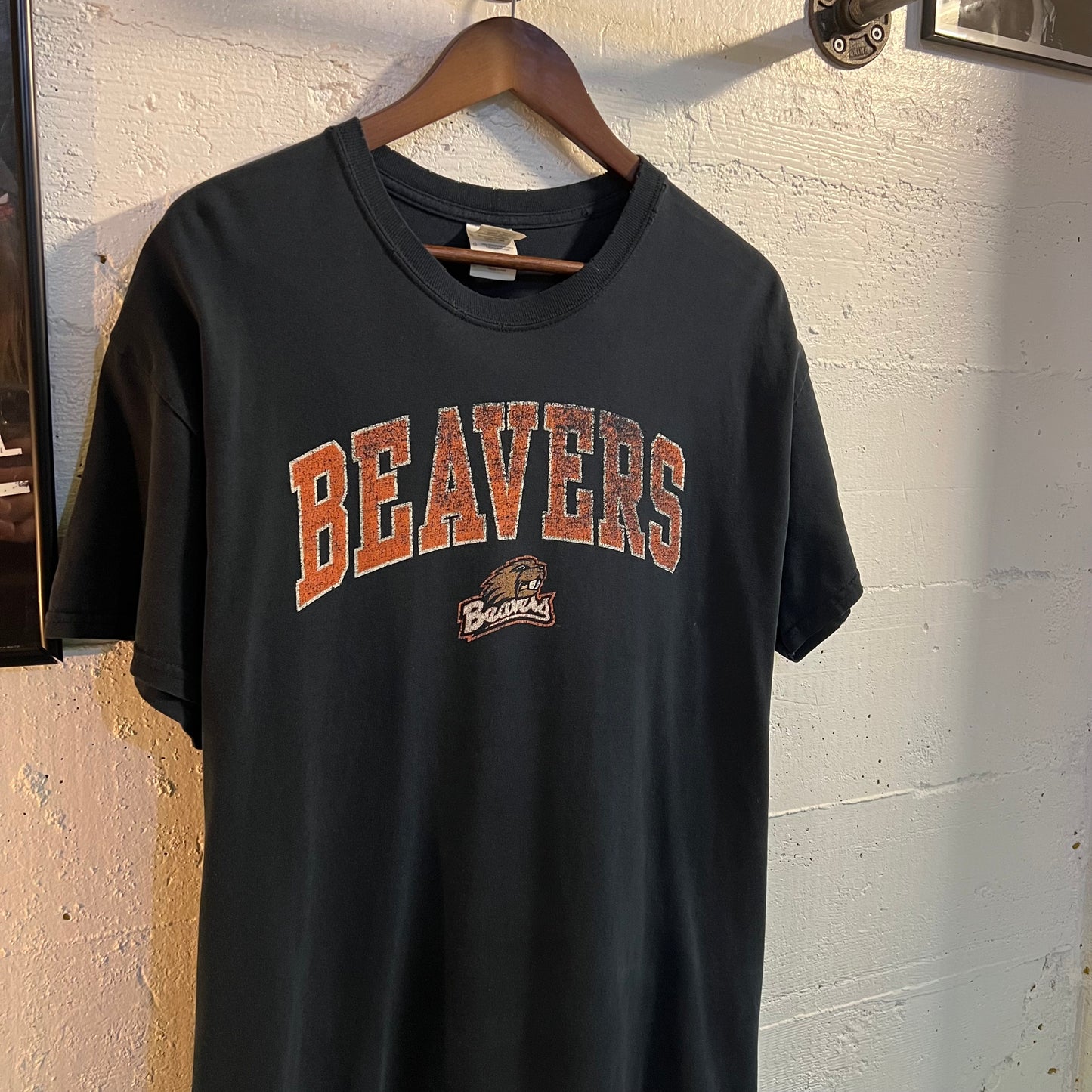 Y2K Distressed & Faded Oregon State University Beavers Collegiate Logo T-Shirt - Size Large - Black/Orange