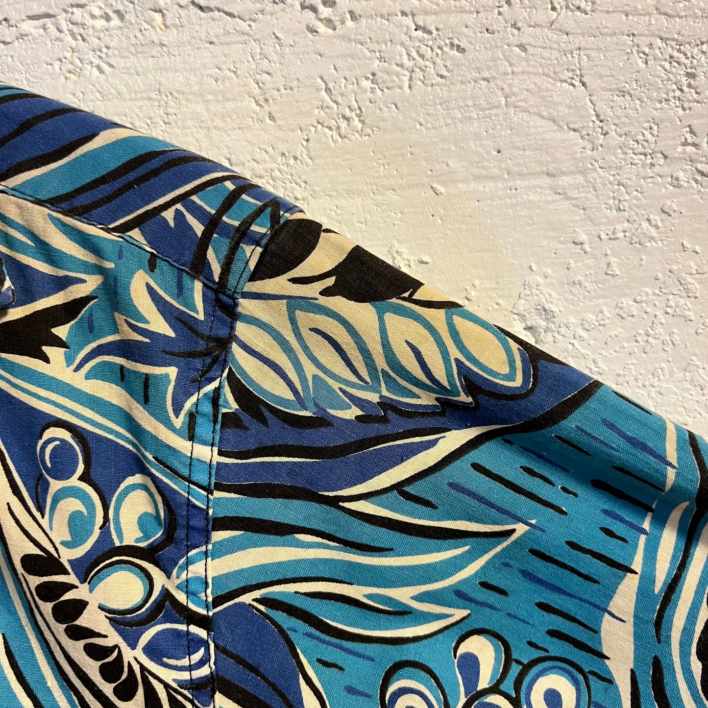 Vintage 1940's Kamehameha Loop Collar Aloha Shirt - Made In Hawaii - Size Small - Blue/Multicolor