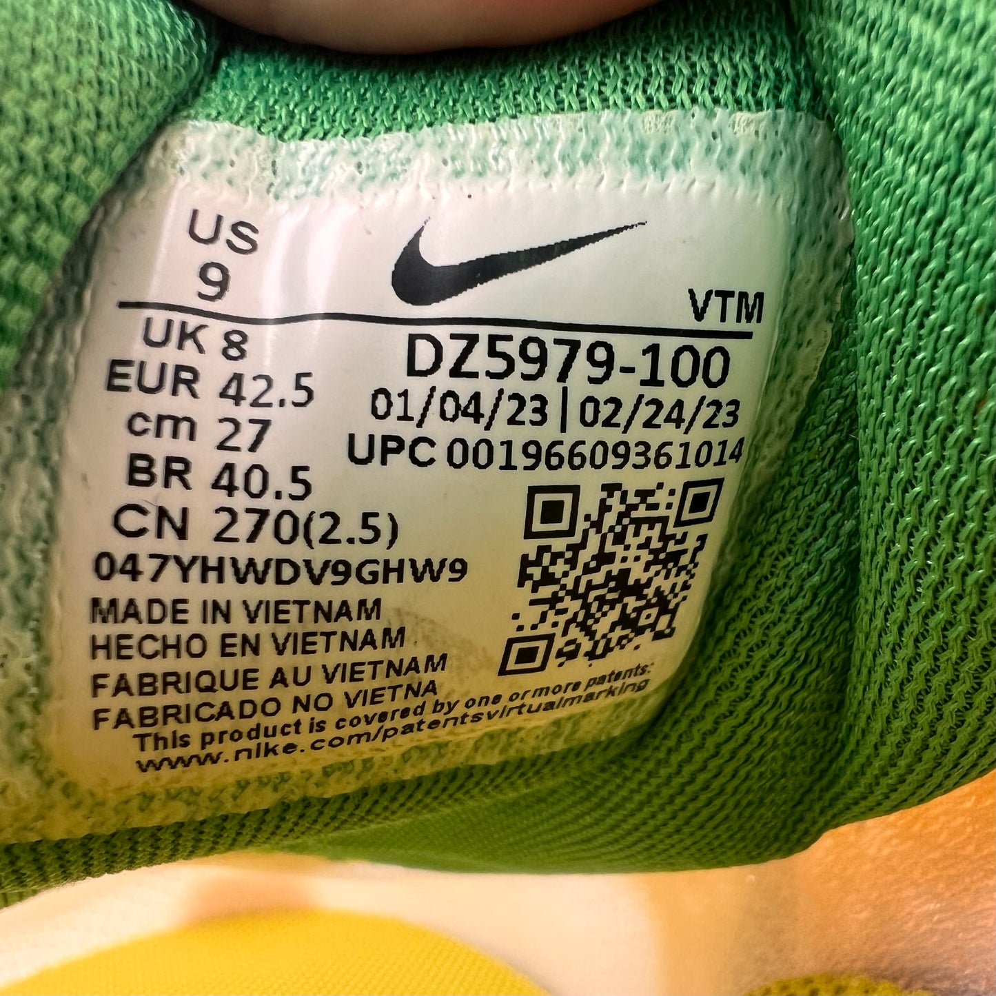 Nike Pegasus 40 Oregon Ducks Mens Running Shoe - Size 9M/10.5W - WHITE/YELLOW STRIKE/APPLE GREEN - DZ5979-100