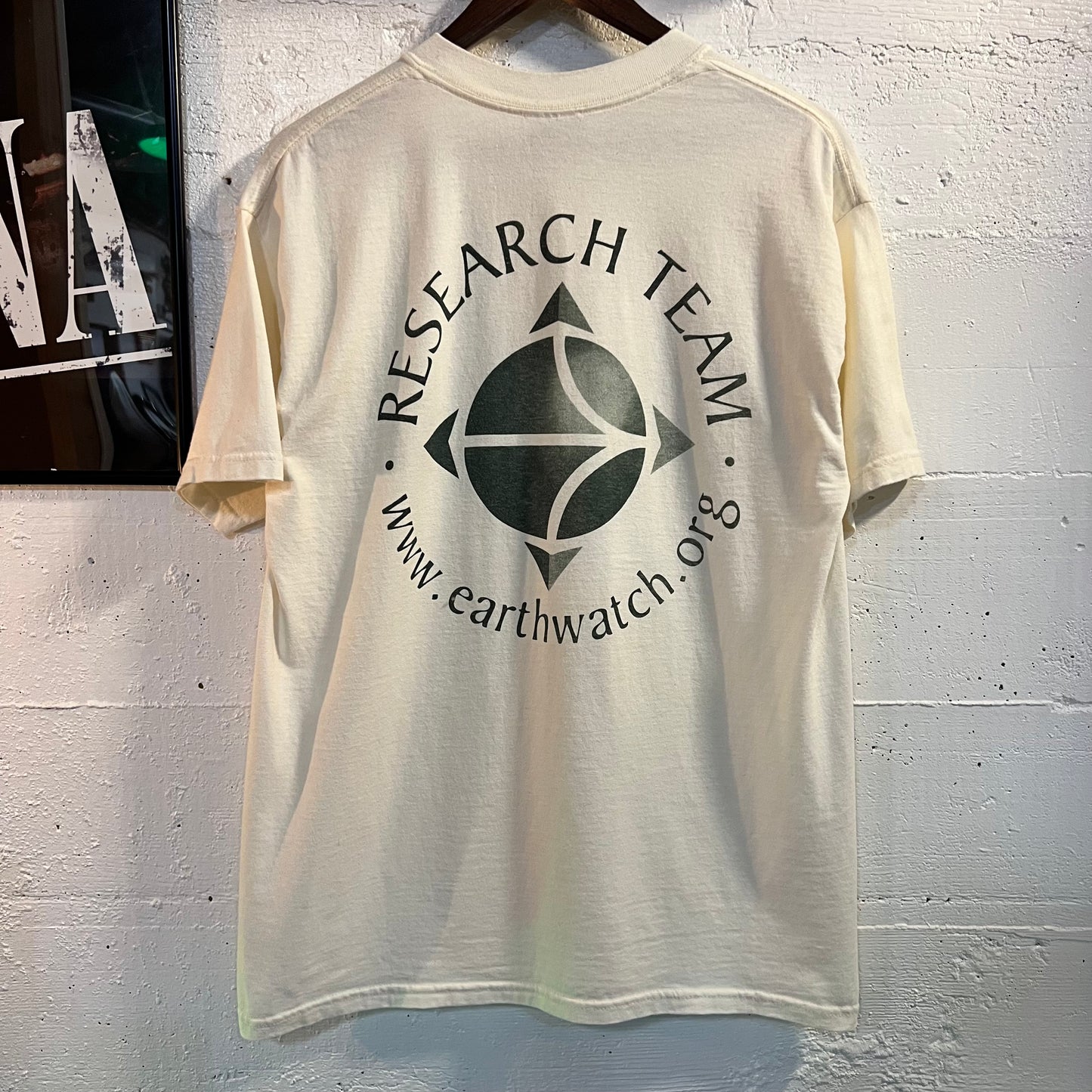 Vintage Earthwatch Institute Research Team T-Shirt - Size Large - Off White/Green