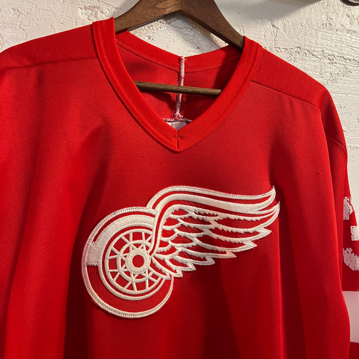 Vintage Faded Detroit Red Wings ‘Cheveloae #32’ Hockey Jersey - Size Medium - Made In USA - Red/White