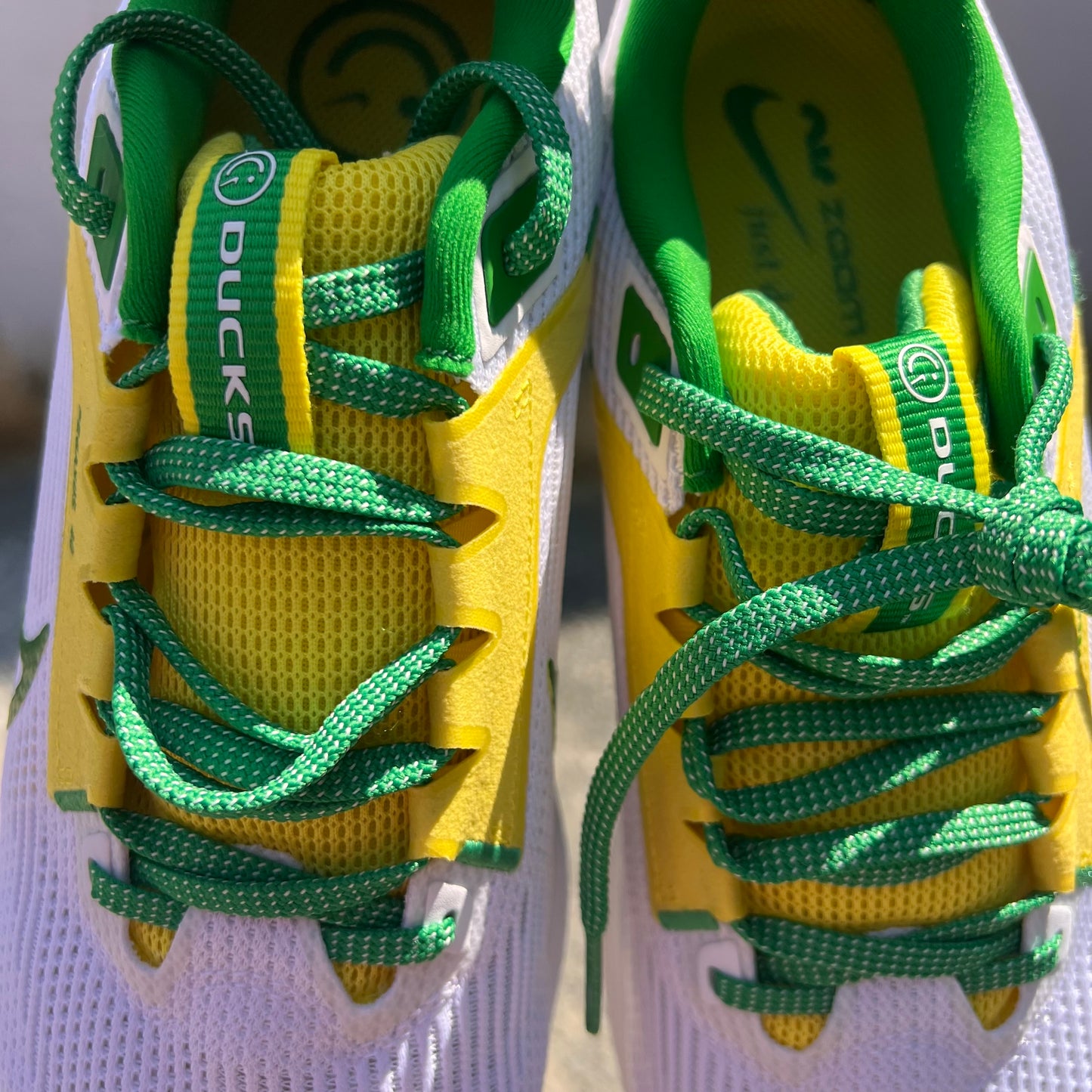 Nike Pegasus 40 Oregon Ducks Mens Running Shoe - Size 9M/10.5W - WHITE/YELLOW STRIKE/APPLE GREEN - DZ5979-100