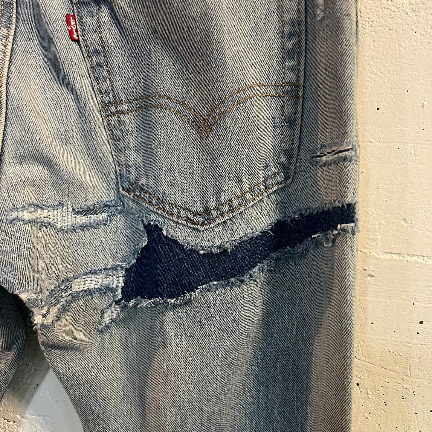 *New* Levi's Premium 551Z Straight Leg Mended Denim Jean - Size 32x32 - Light Blue Stonewashed Denim