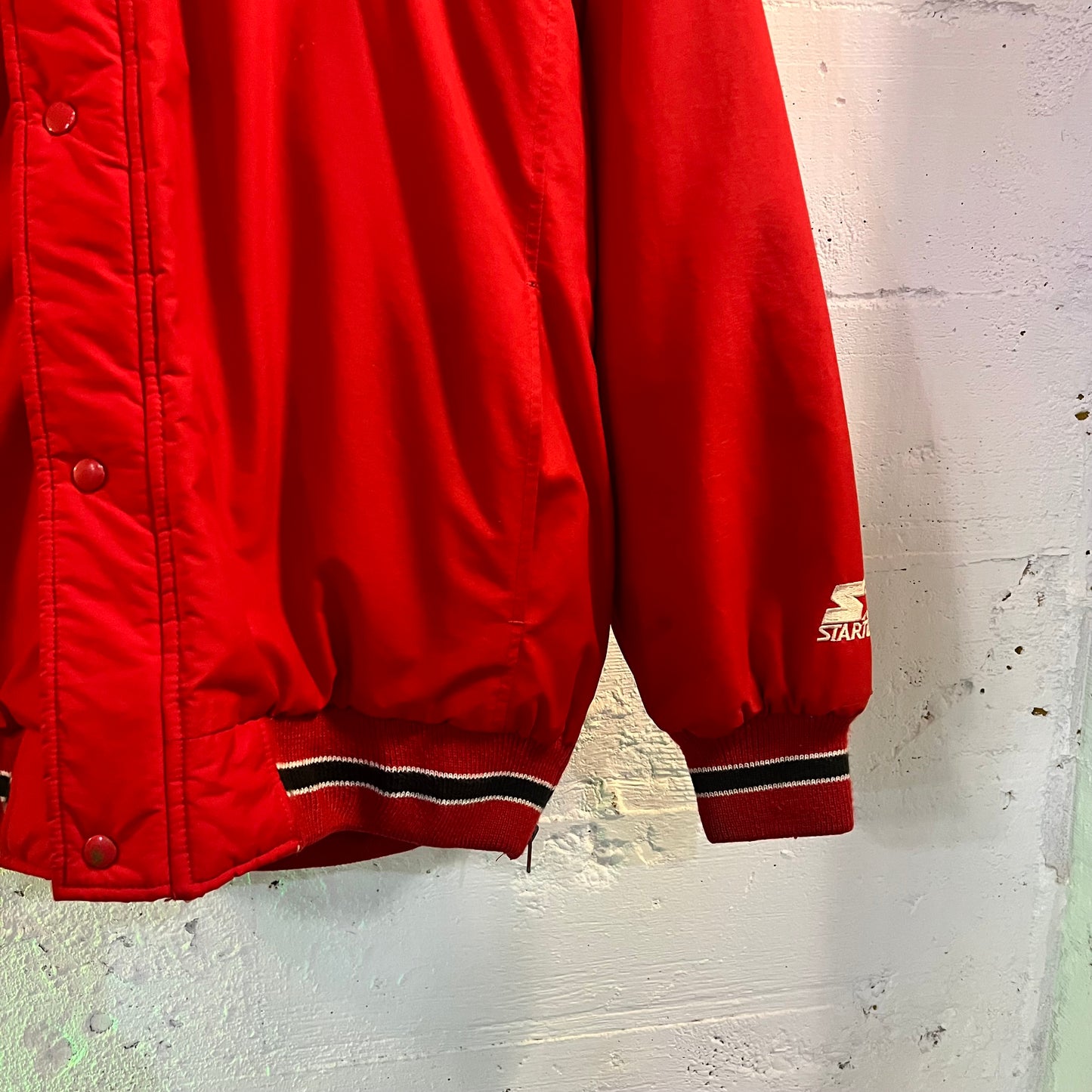 Vintage 90's Chicago Bulls Hooded Starter Jacket - Size XL - Red/Black