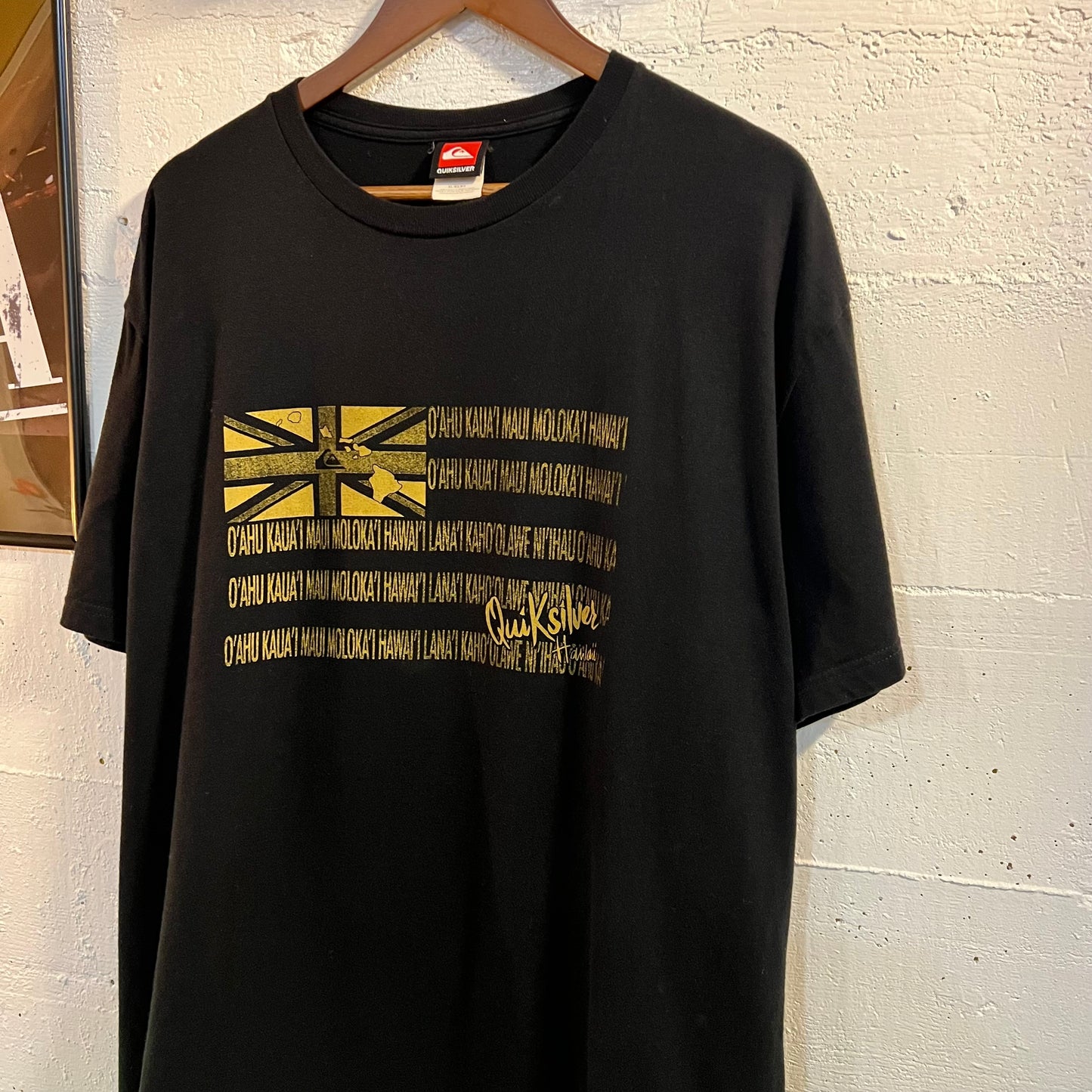 Vintage 2000's Quiksilver Hawaii Flag Graphic T-Shirt - Size XL - Black/Tan