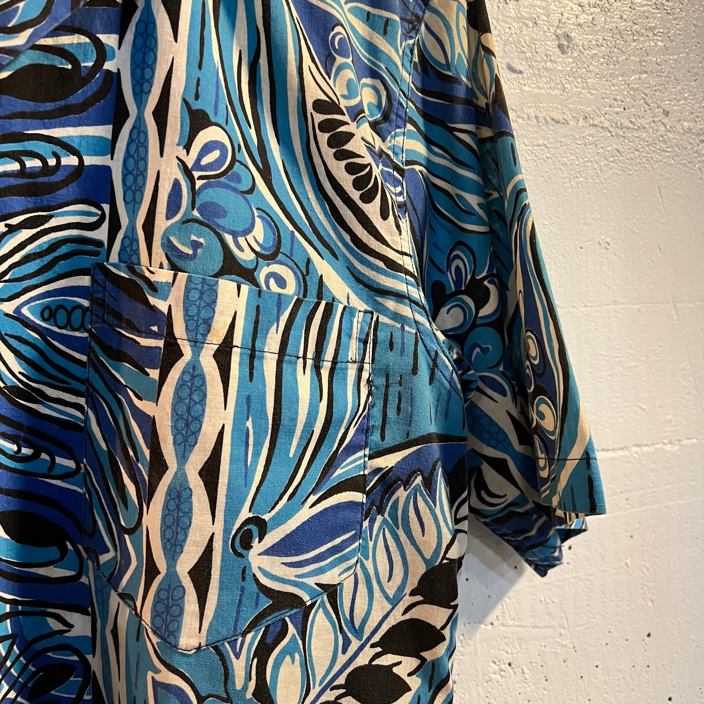 Vintage 1940's Kamehameha Loop Collar Aloha Shirt - Made In Hawaii - Size Small - Blue/Multicolor