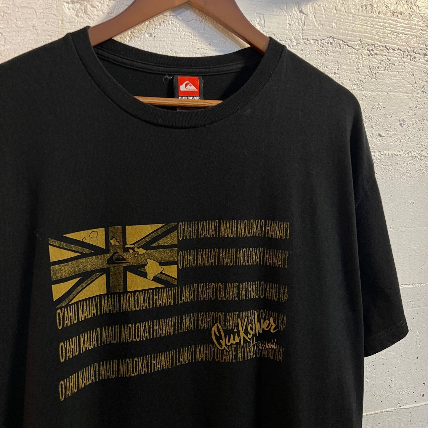 Vintage 2000's Quiksilver Hawaii Flag Graphic T-Shirt - Size XL - Black/Tan
