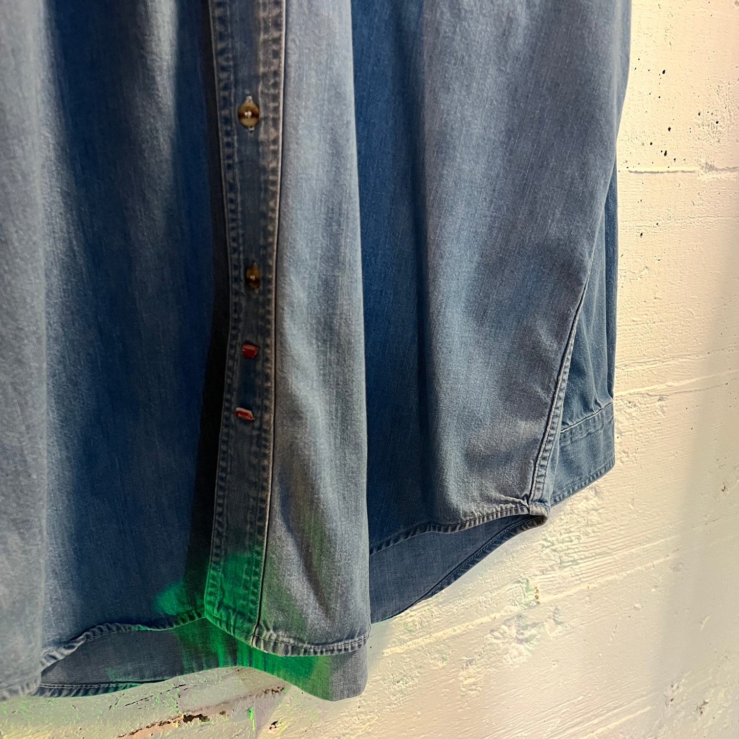 Vintage 90’s Marlboro Denim Button Up Long Sleeve Shirt - Size Large - Made In USA - Light Wash