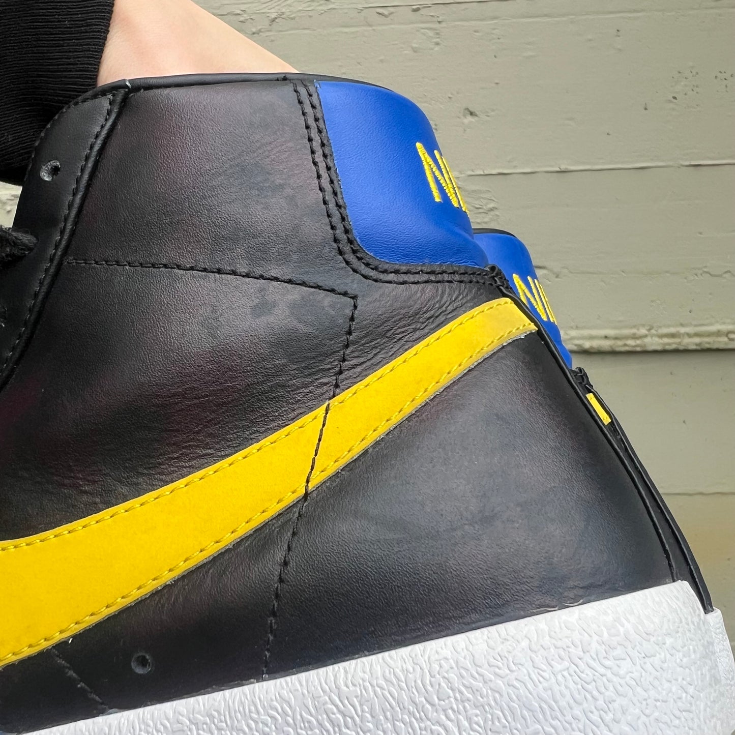 *Pre-Owned* Nike Blazer Mid '77 Vintage 'Peace Love & Basketball' Sneaker - Size 9M/10.5W - DC1414-001 - Black/Speed Yellow/Game Royal/White