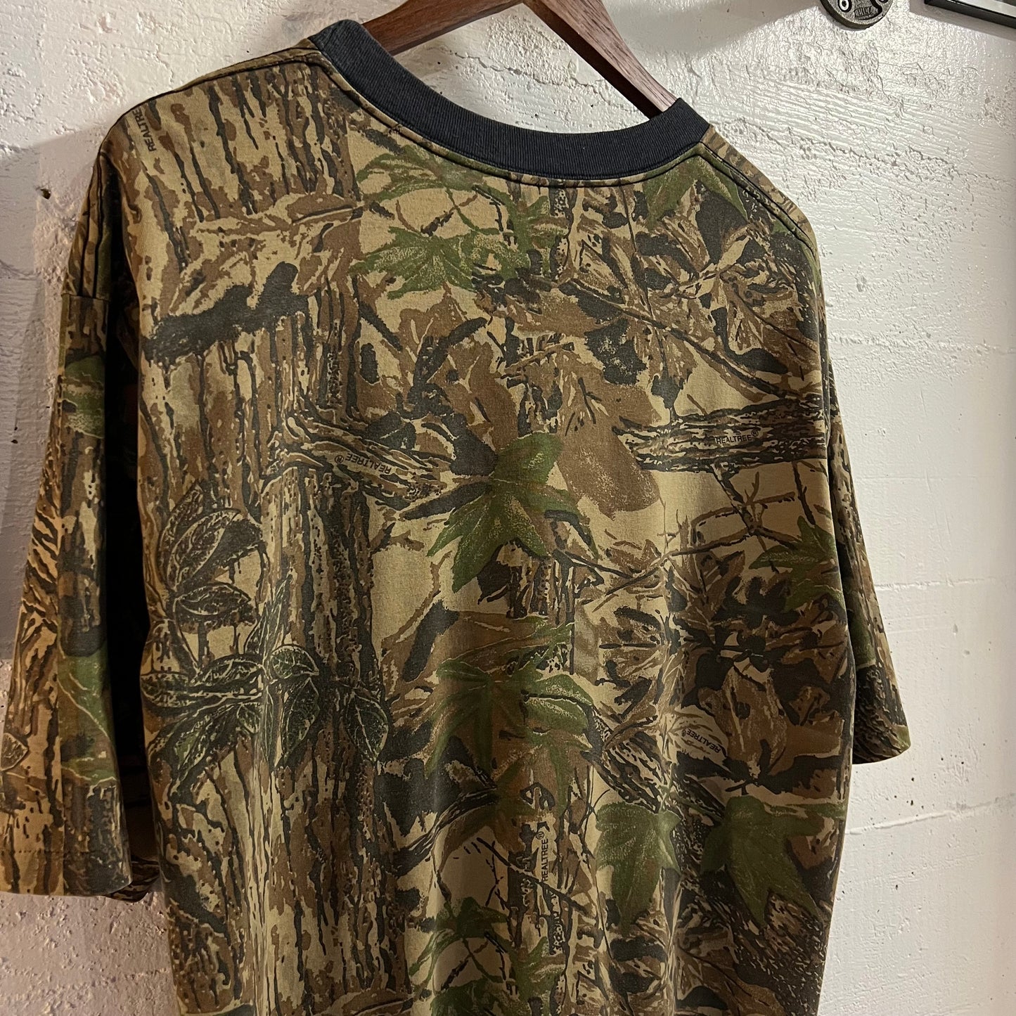 Vintage Realtree Camo Single Stitch Pocket T-Shirt - Size XL - Faded Black/Earth Toned