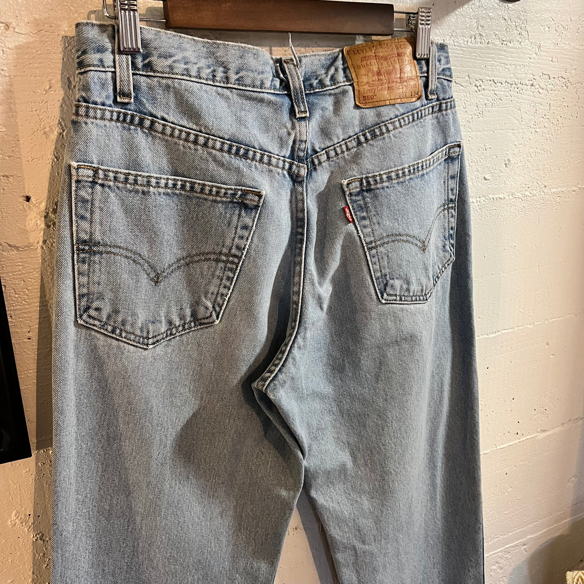 Vintage 2002 Levi's 550 Light Wash Relaxed Tapered Fit Denim Jean - Size 30" x 33" - Light Indigo