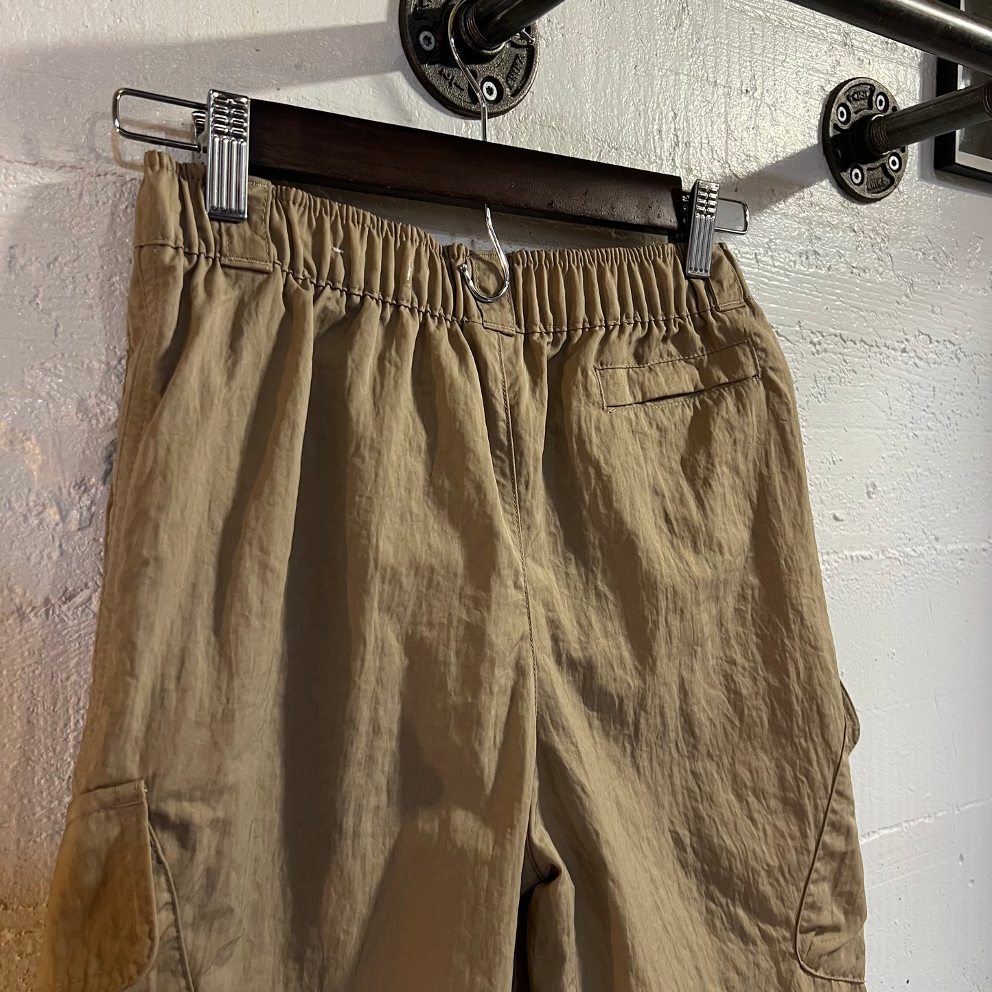 Nike Embroidered Swoosh Nylon Khaki Cargo Shorts - Size Youth Large - Tan/Beige/White