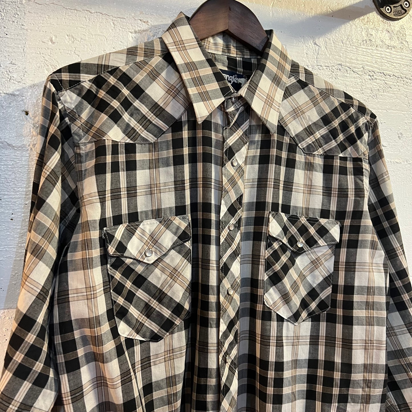 Vintage Wrangler Pearl Snap Western Long Sleeve Button Up Plaid Shirt - Size Large - Made In USA - Black/White/Tan