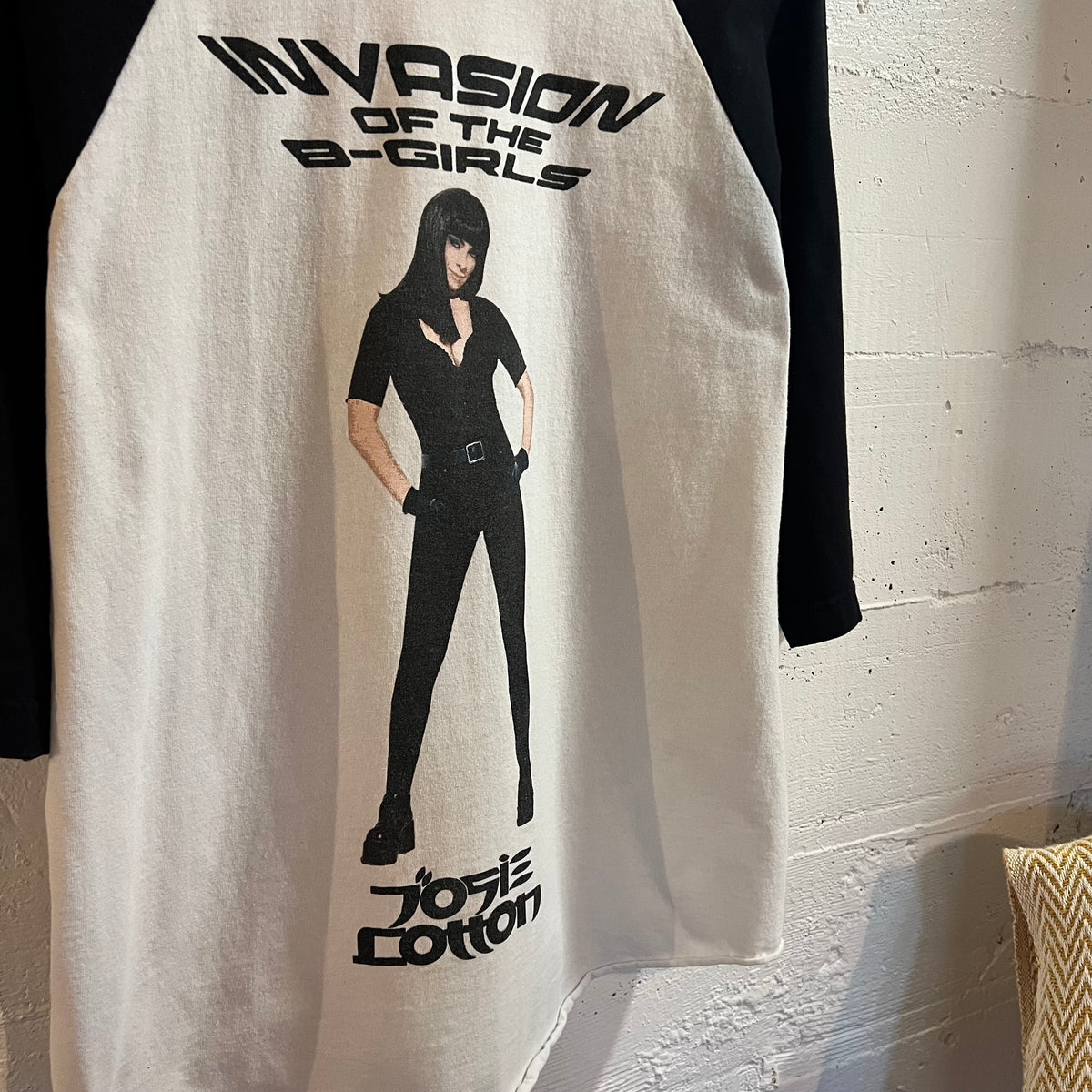 Vintage Y2K Josie Cotton "Invasion Of The B-Girls” Raglan Sleeve Baseball T-Shirt - Size Large - Black/White