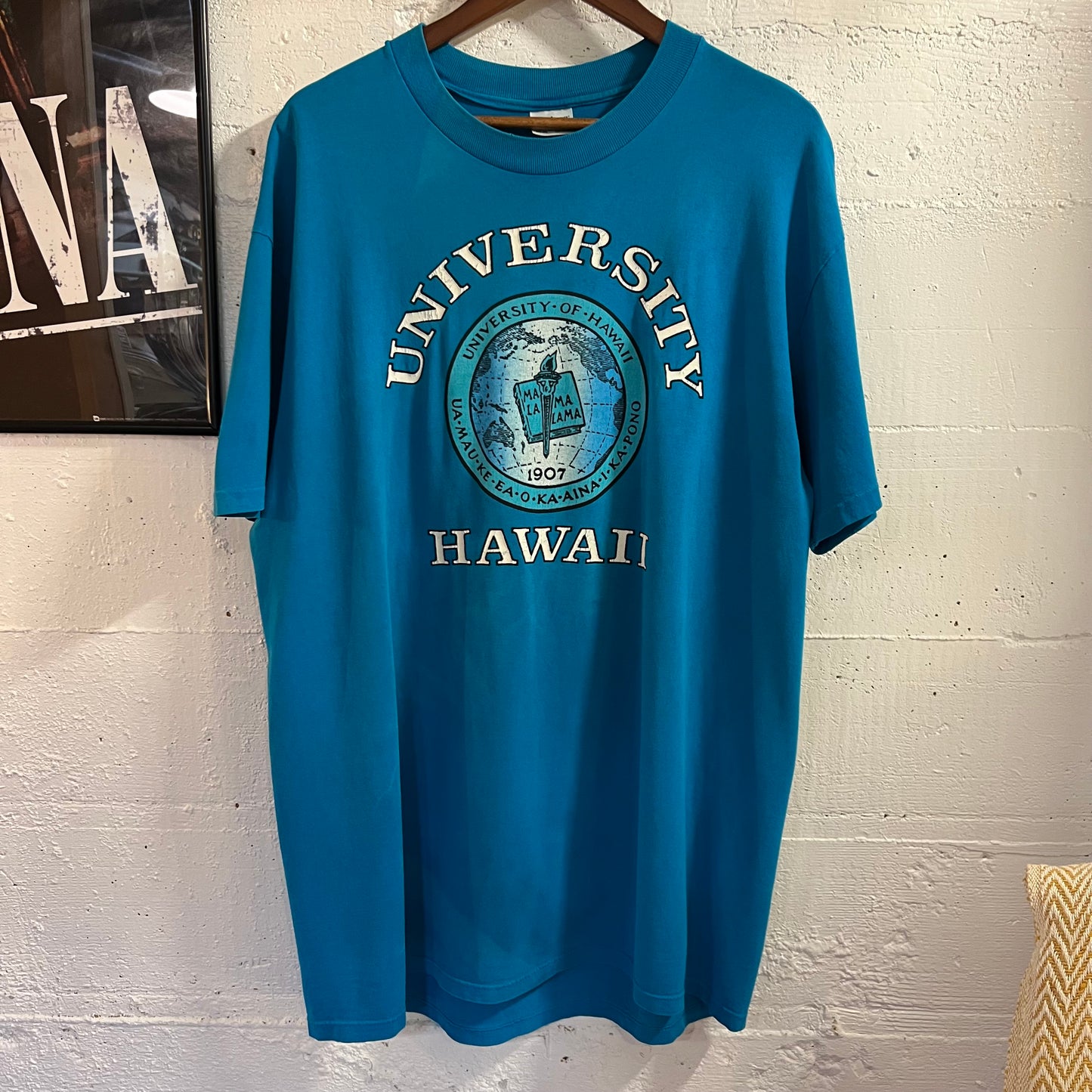 Vintage 80’s Distressed University Of Hawaii Single Stitch T-Shirt - Size XL - Made In USA - Blue/White/Black