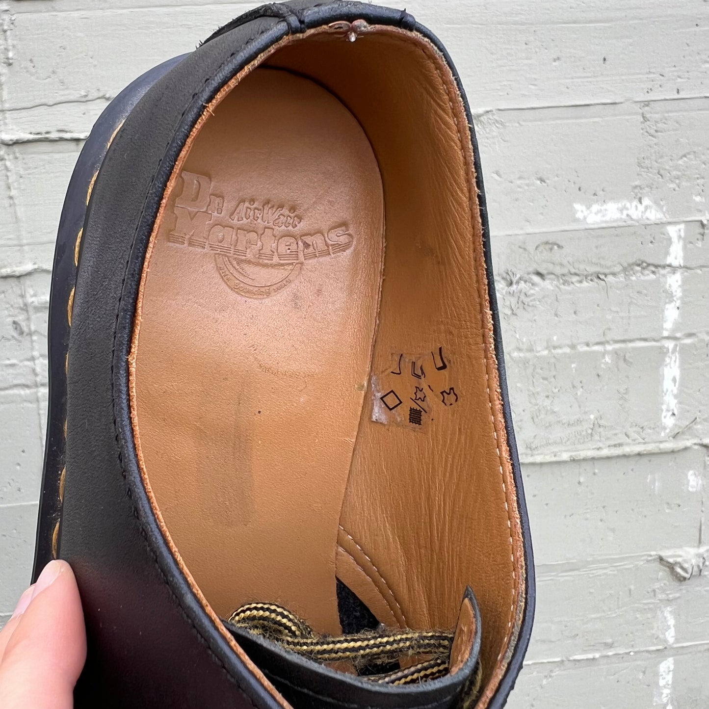 *Pre-Loved* Dr. Martens Dorian 3-Eye Lace Up Leather Oxford Shoe - Size 6M/7W - Black - AW004