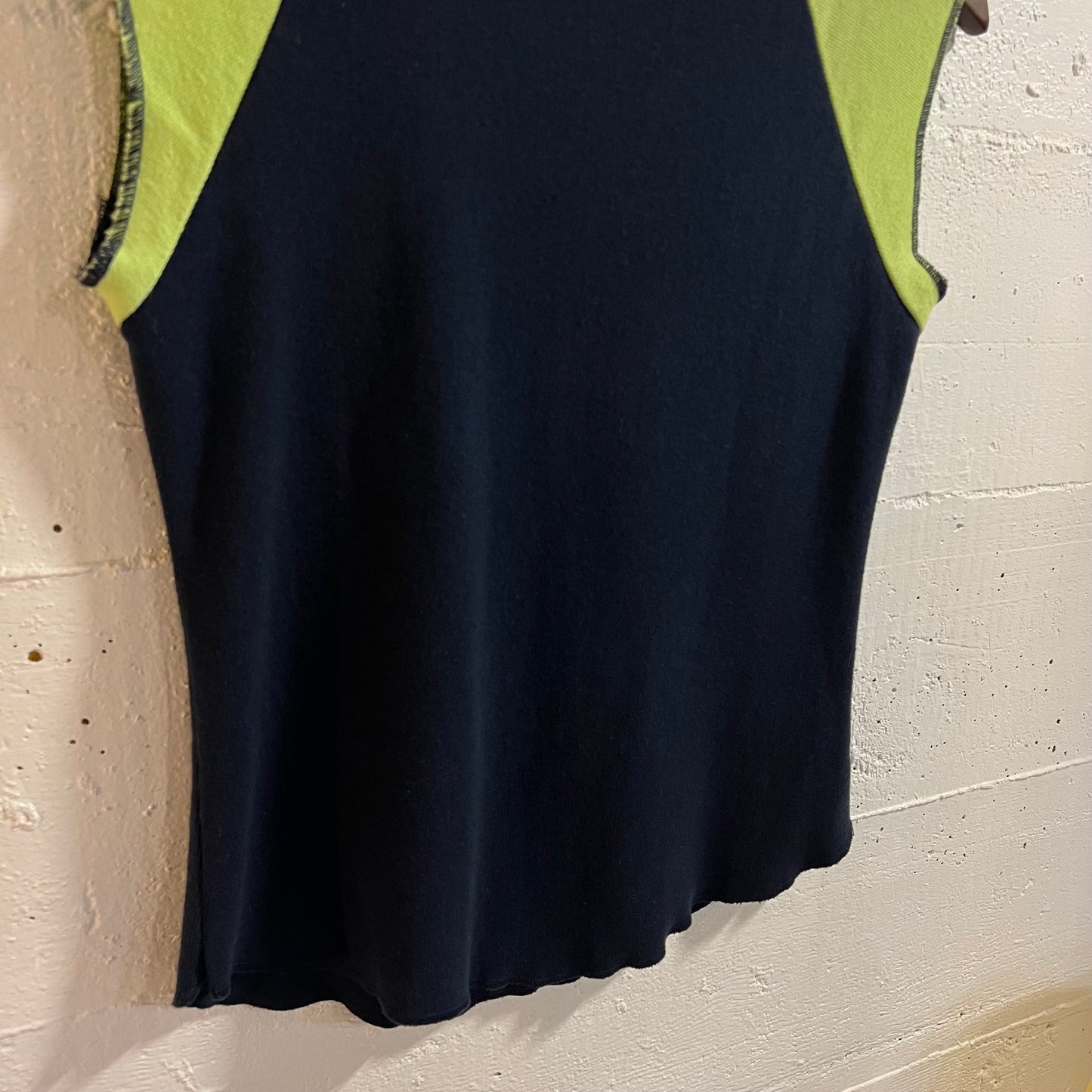 Vintage 90’s Hooters ‘Kissimmee’ Baby Tee - Size Medium - Made In USA - Lime Green/Navy/Blue/White