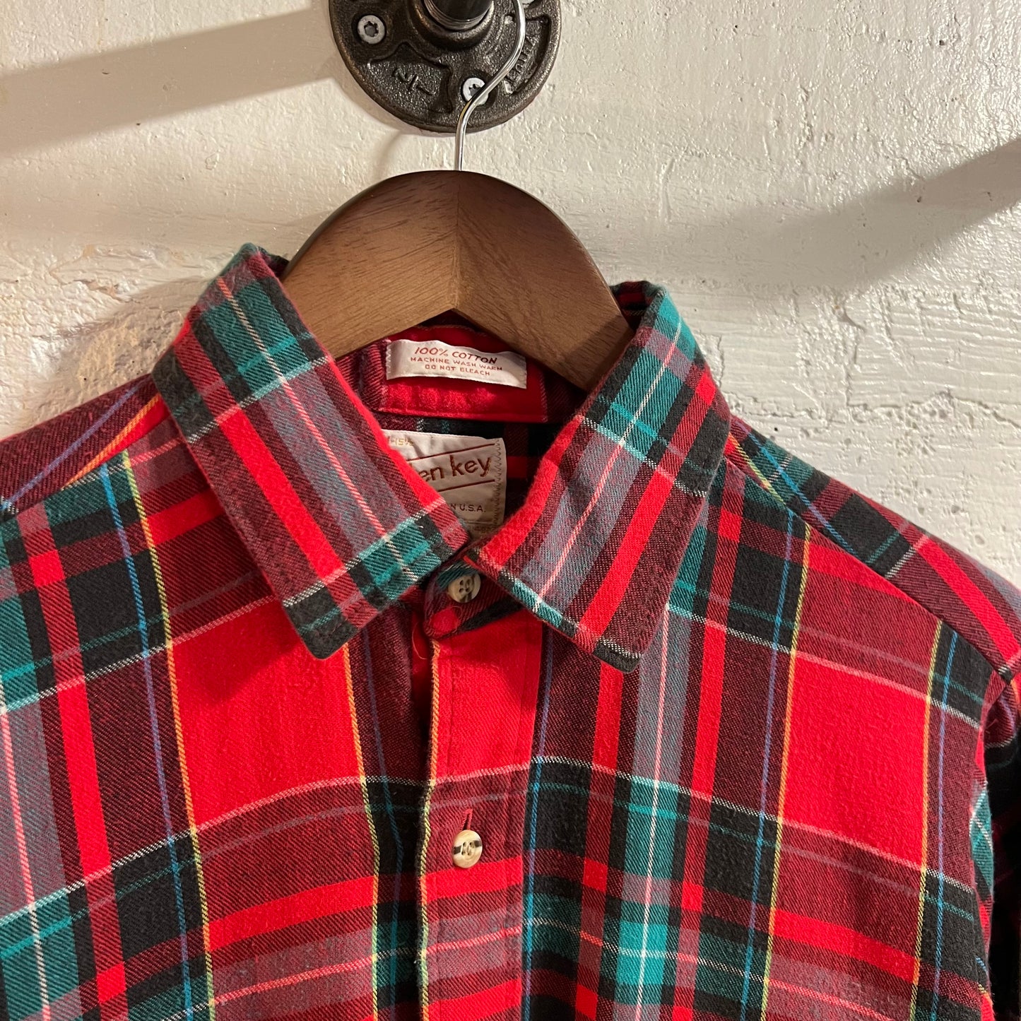 True Vintage 1960's Golden Key Plaid Cotton Square Bottom Flannel Shirt - Size Medium (15-15.5) - Made In USA - Red/Multi