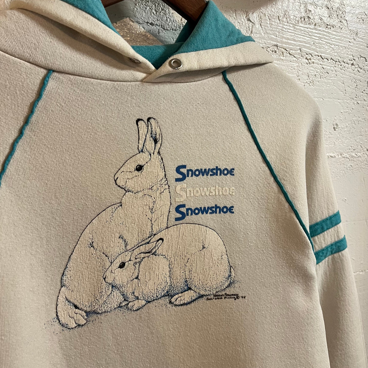 Vintage 80’s Jerzees Snowshoe Bunnies Raglan Sleeve Hoodie Sweatshirt - Size Large - Made In USA - White/Blue