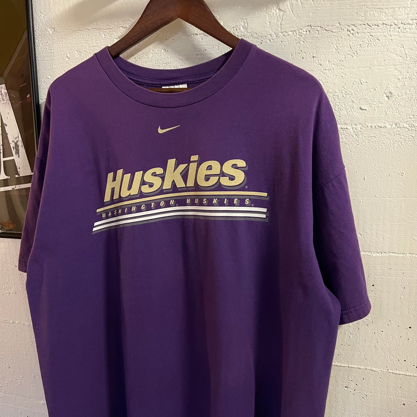 Vintage 90's/00's Nike Team University Of Washington Huskies T-Shirt - Size XL - Purple/Tan/White