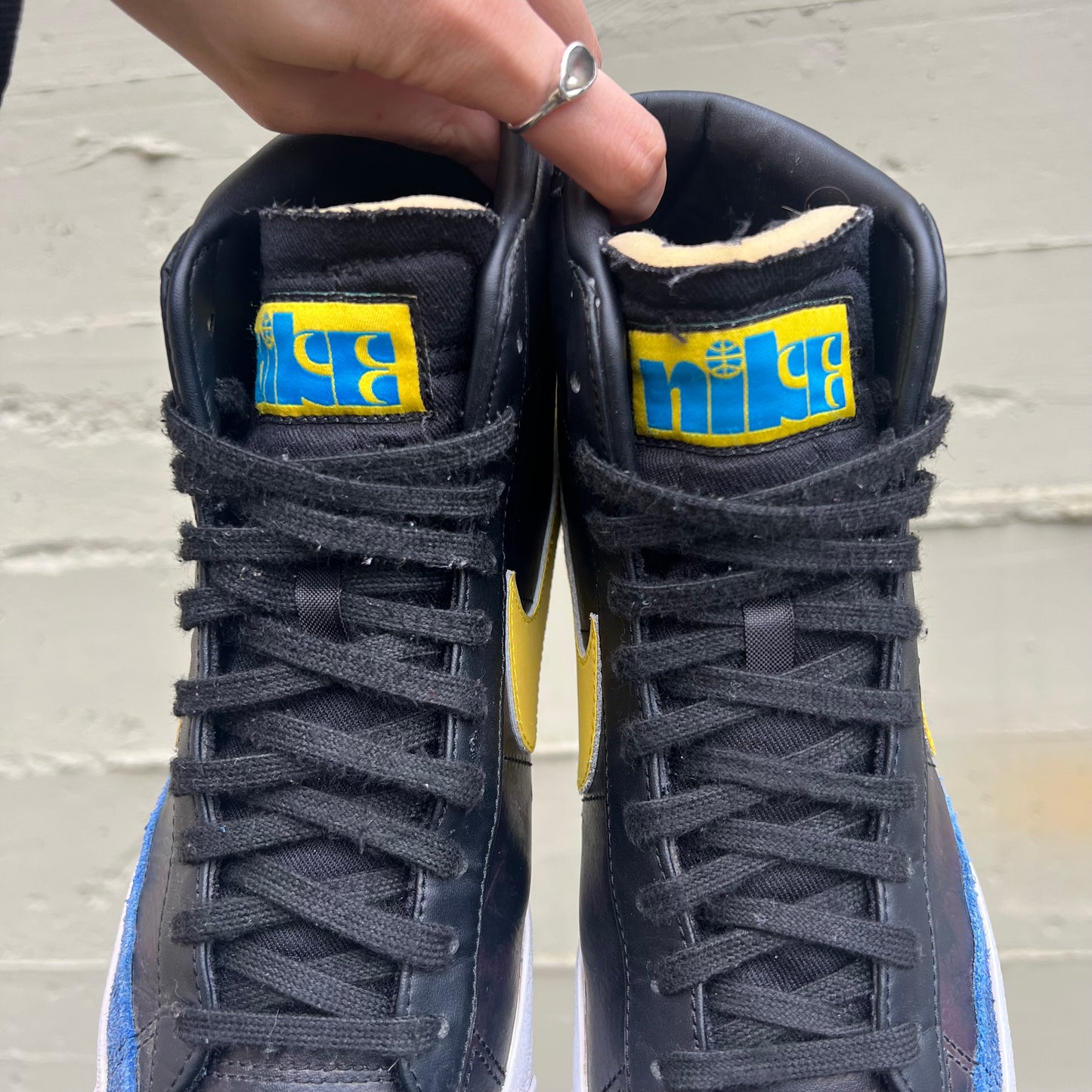 *Pre-Owned* Nike Blazer Mid '77 Vintage 'Peace Love & Basketball' Sneaker - Size 9M/10.5W - DC1414-001 - Black/Speed Yellow/Game Royal/White