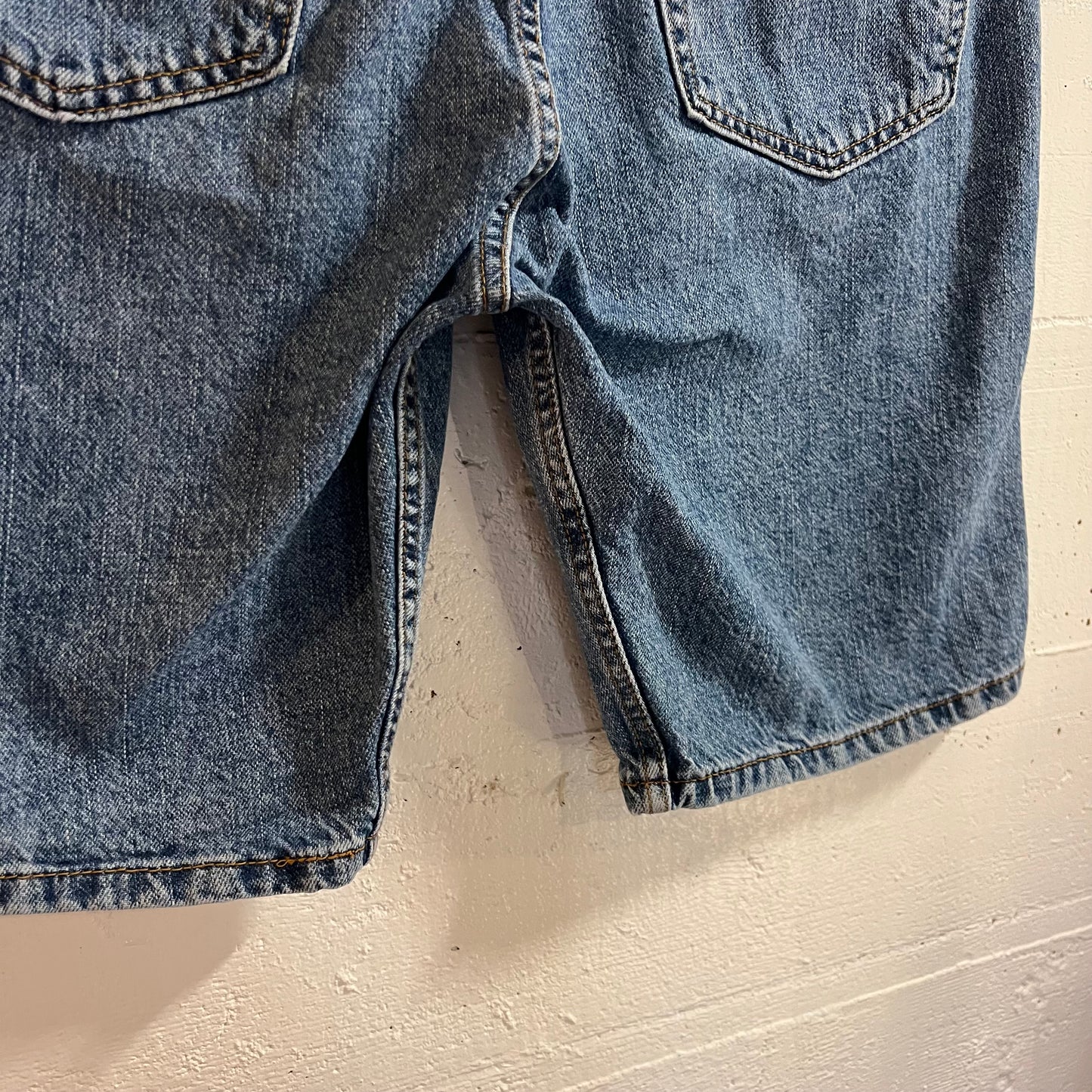 2000's Levi's 505 Medium Wash Denim Shorts - Size 36" - Medium Wash Indigo - 100% Cotton