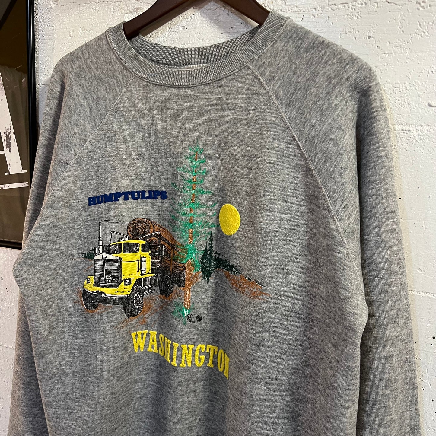 Vintage 80’s Humptulips, Washington Puff Print Raglan Sleeve Crewneck Sweatshirt - Size XL - Made In USA - Heather Grey/Multi