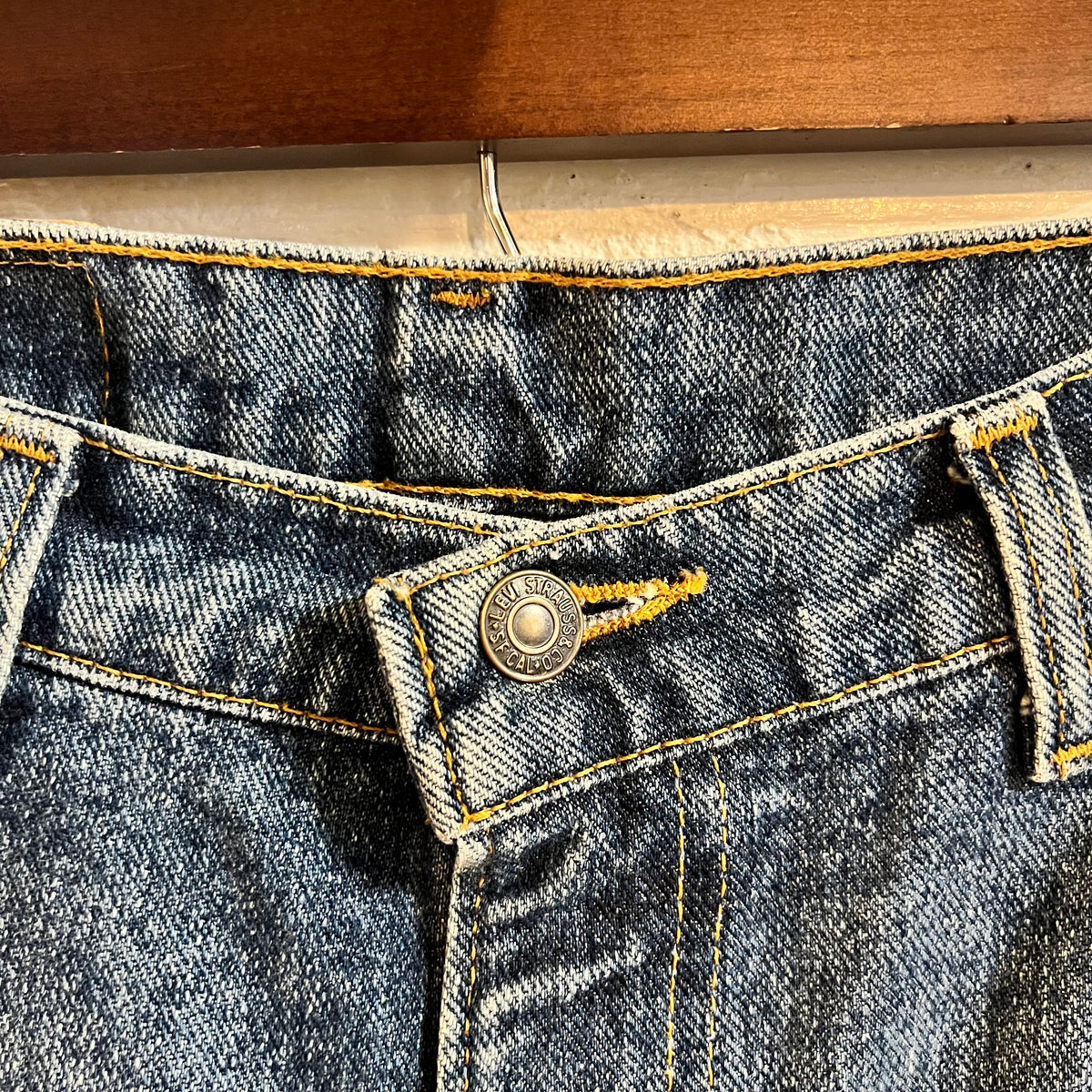 Vintage 90's Levi's 560 Loose Tapered Fit Denim Jeans - Size 33" x 32" - Made In USA - Medium Wash Indigo