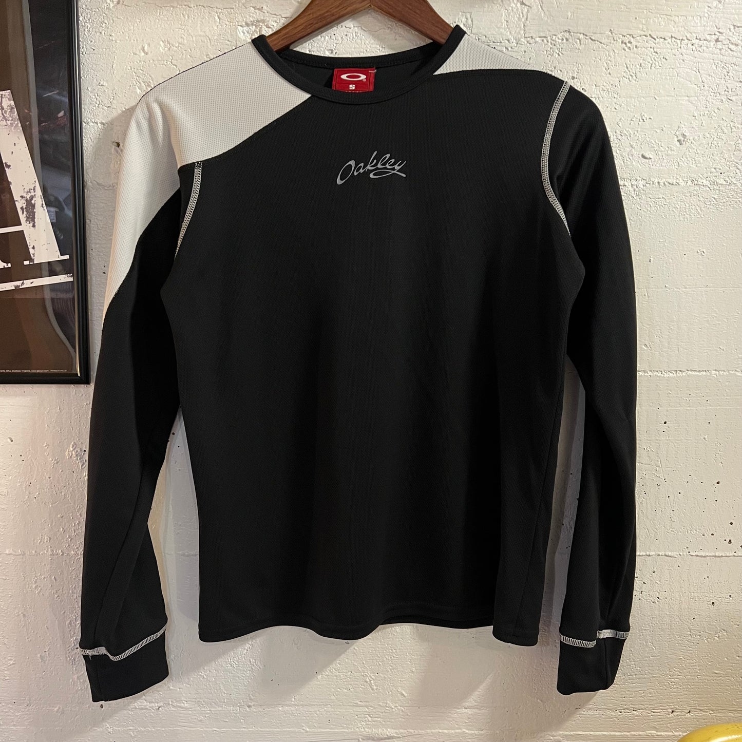 Vintage 2000’s Oakley Mesh Long Sleeve T-Shirt - Size Small - Black/White