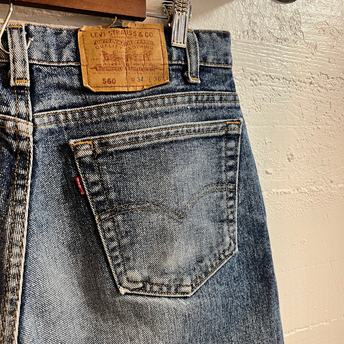 Vintage 90's Levi's 560 Loose Tapered Fit Denim Jeans - Size 33" x 32" - Made In USA - Medium Wash Indigo