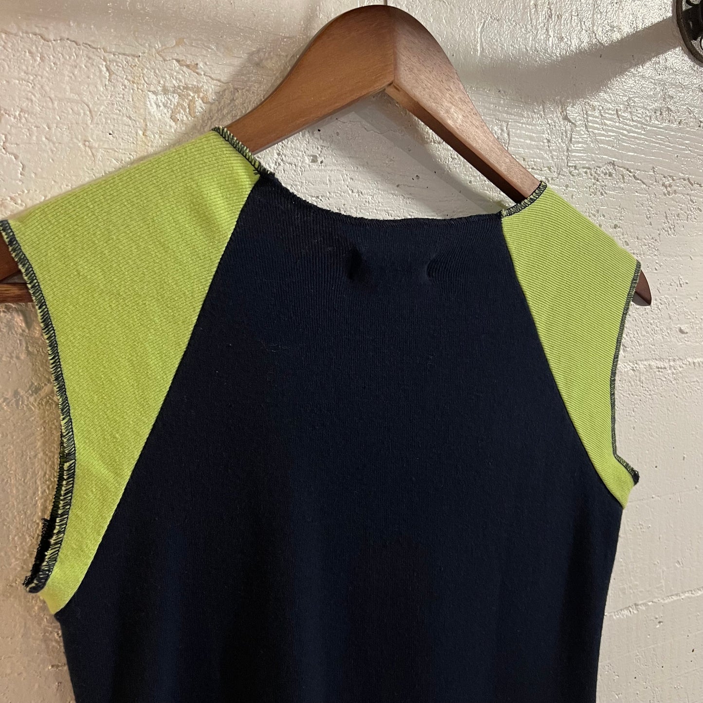 Vintage 90’s Hooters ‘Kissimmee’ Baby Tee - Size Medium - Made In USA - Lime Green/Navy/Blue/White