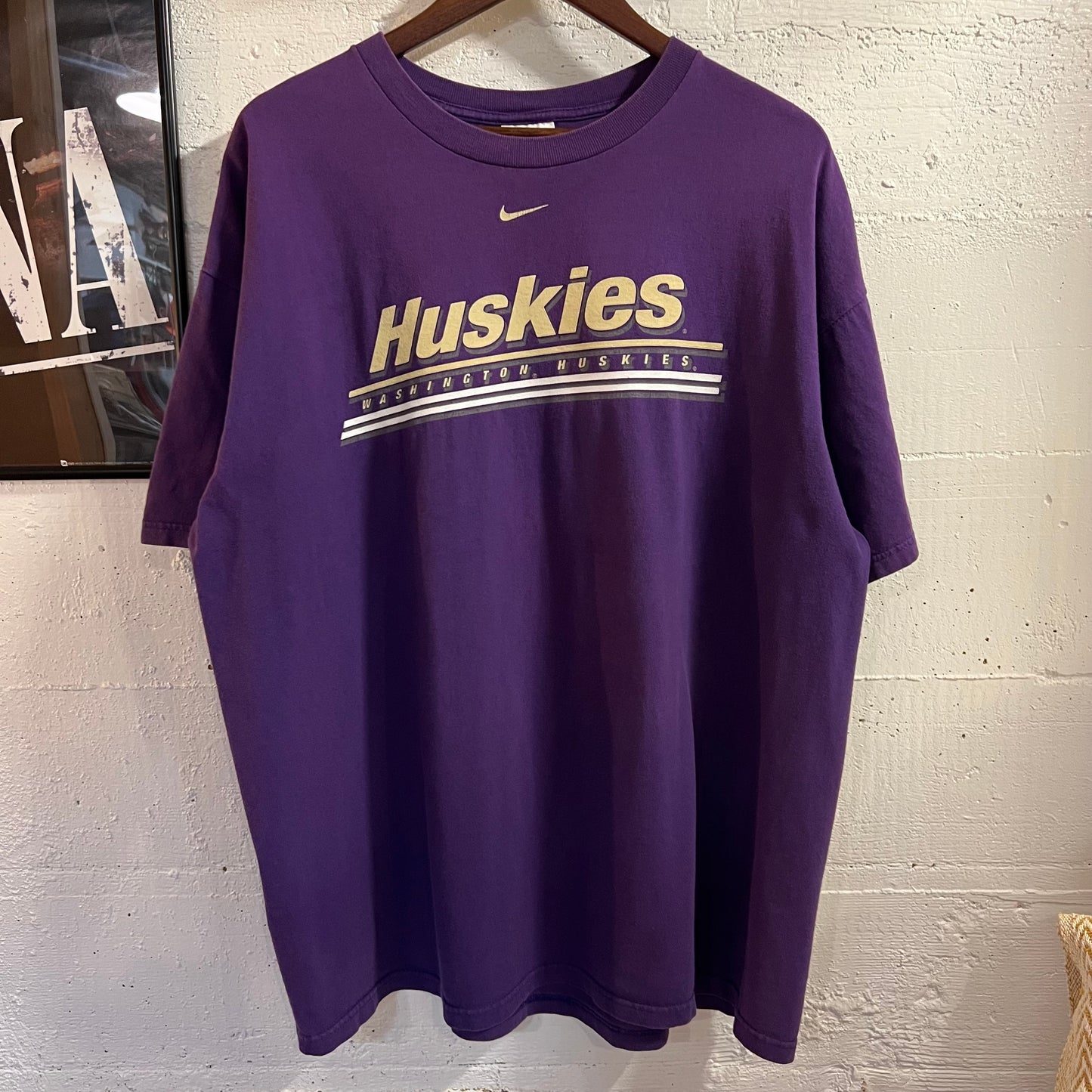 Vintage 90's/00's Nike Team University Of Washington Huskies T-Shirt - Size XL - Purple/Tan/White