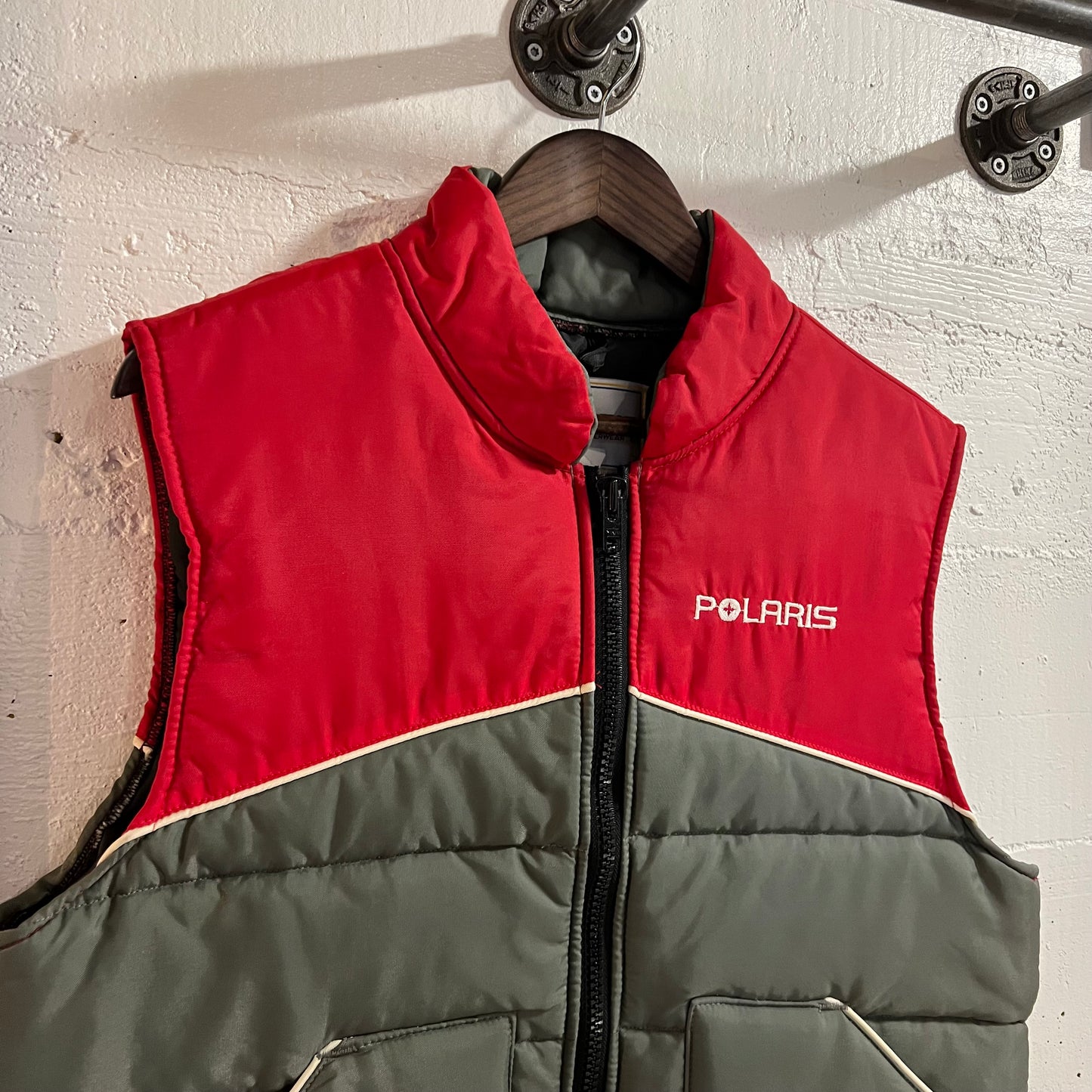 Vintage Union Made Polaris Winterwear Insulated Nylon Vest - Size Medium - Union Made In USA - Red/Gray