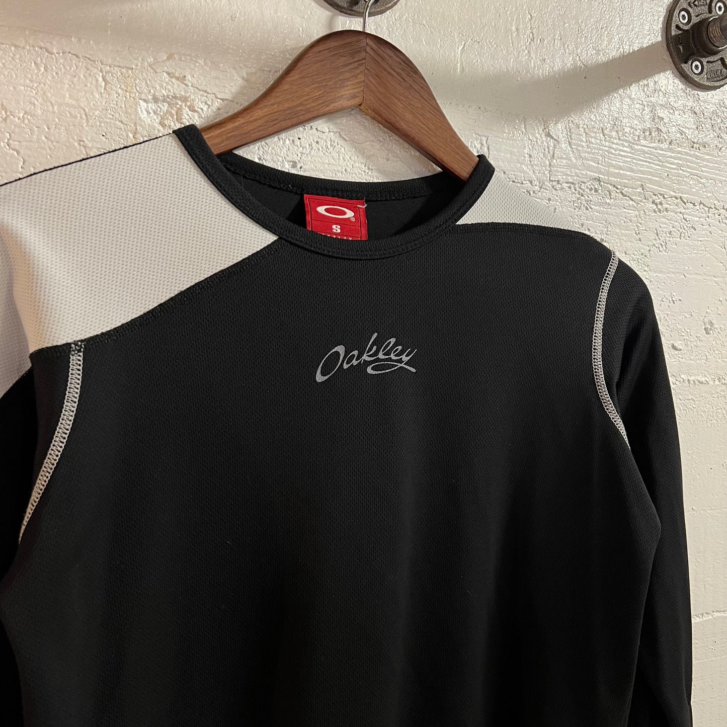 Vintage 2000’s Oakley Mesh Long Sleeve T-Shirt - Size Small - Black/White